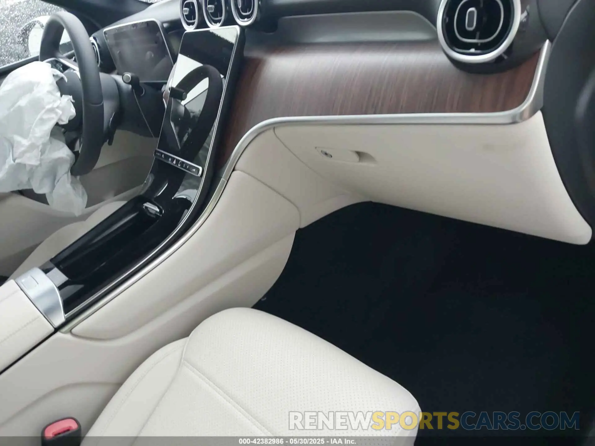 5 Photograph of a damaged car W1NKM4GB8SF336659 MERCEDES-BENZ GLC 300 2025