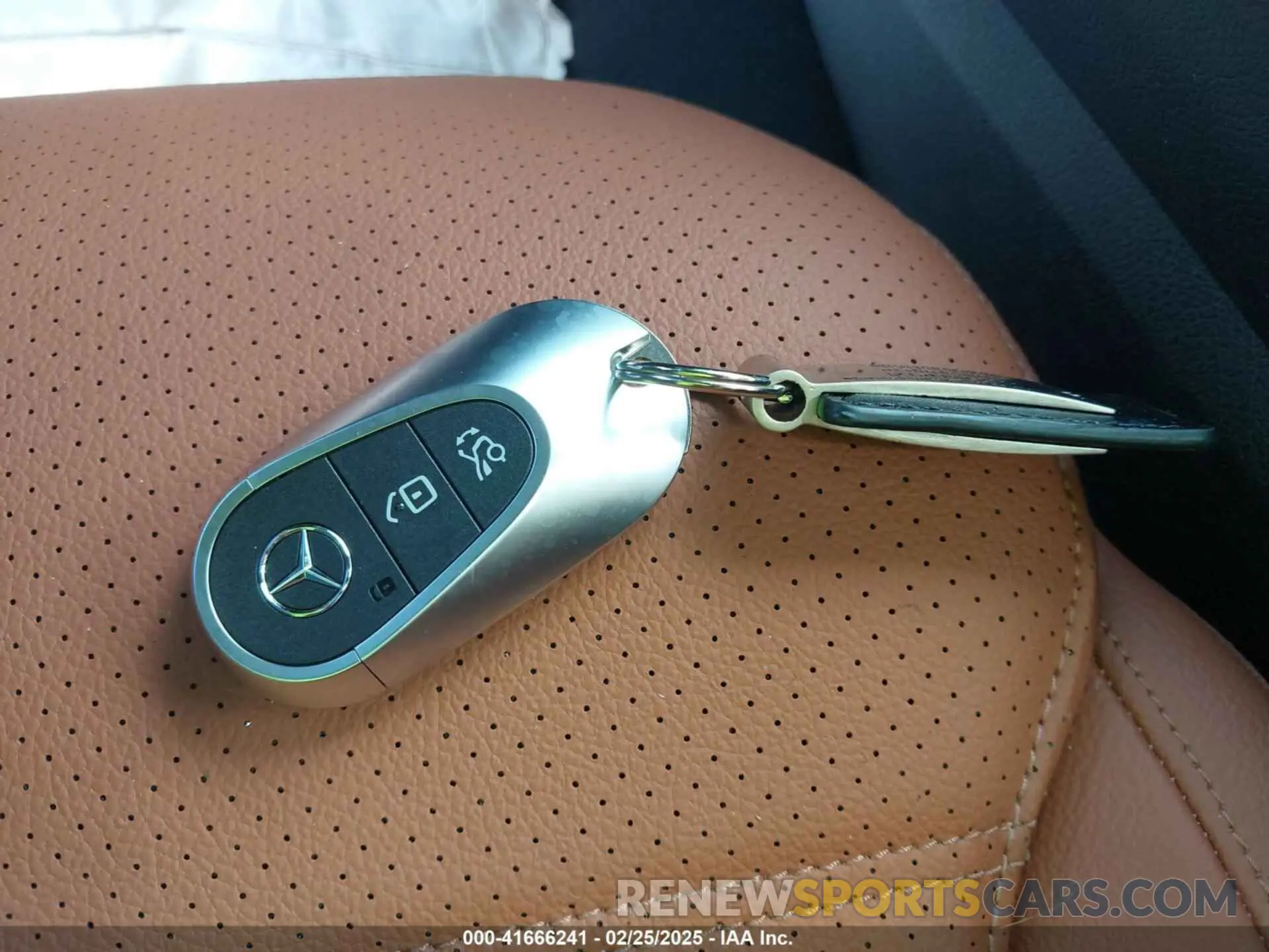 11 Photograph of a damaged car W1NKM4HB3SF237083 MERCEDES-BENZ GLC 300 2025