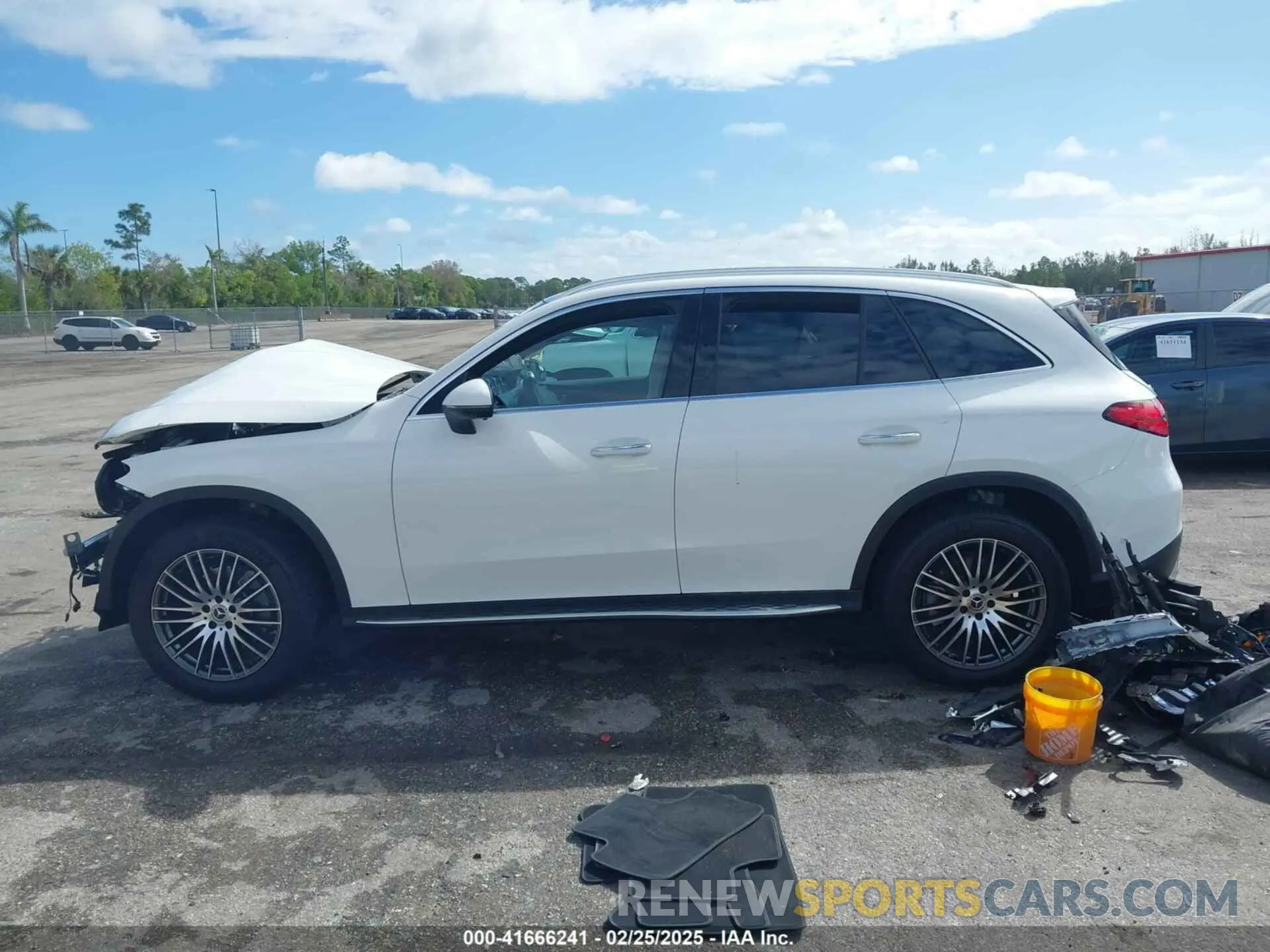 14 Photograph of a damaged car W1NKM4HB3SF237083 MERCEDES-BENZ GLC 300 2025