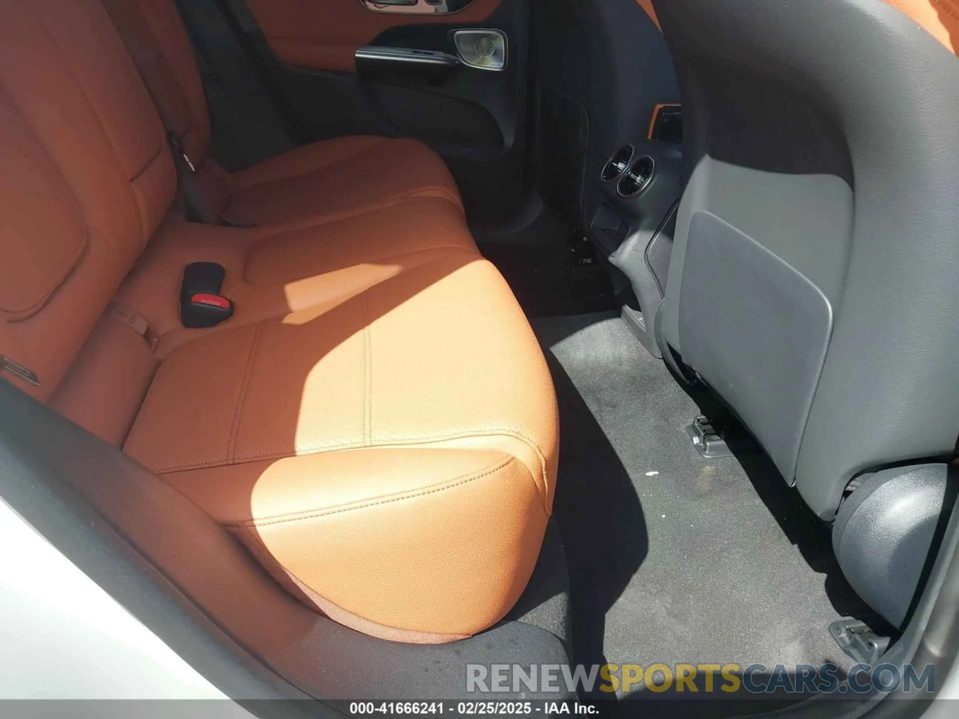 8 Photograph of a damaged car W1NKM4HB3SF237083 MERCEDES-BENZ GLC 300 2025
