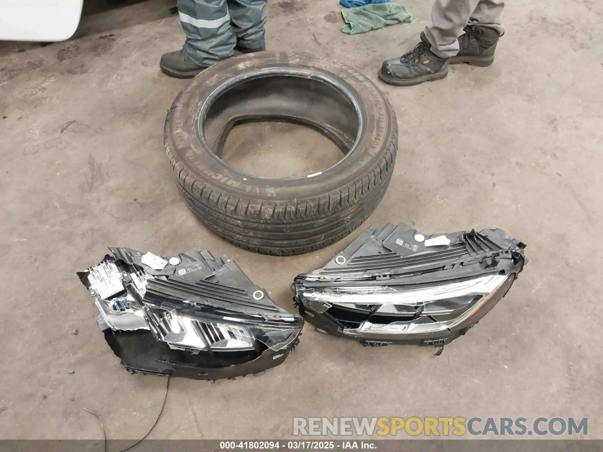 12 Photograph of a damaged car W1NKM4HB3SF272075 MERCEDES-BENZ GLC 300 2025