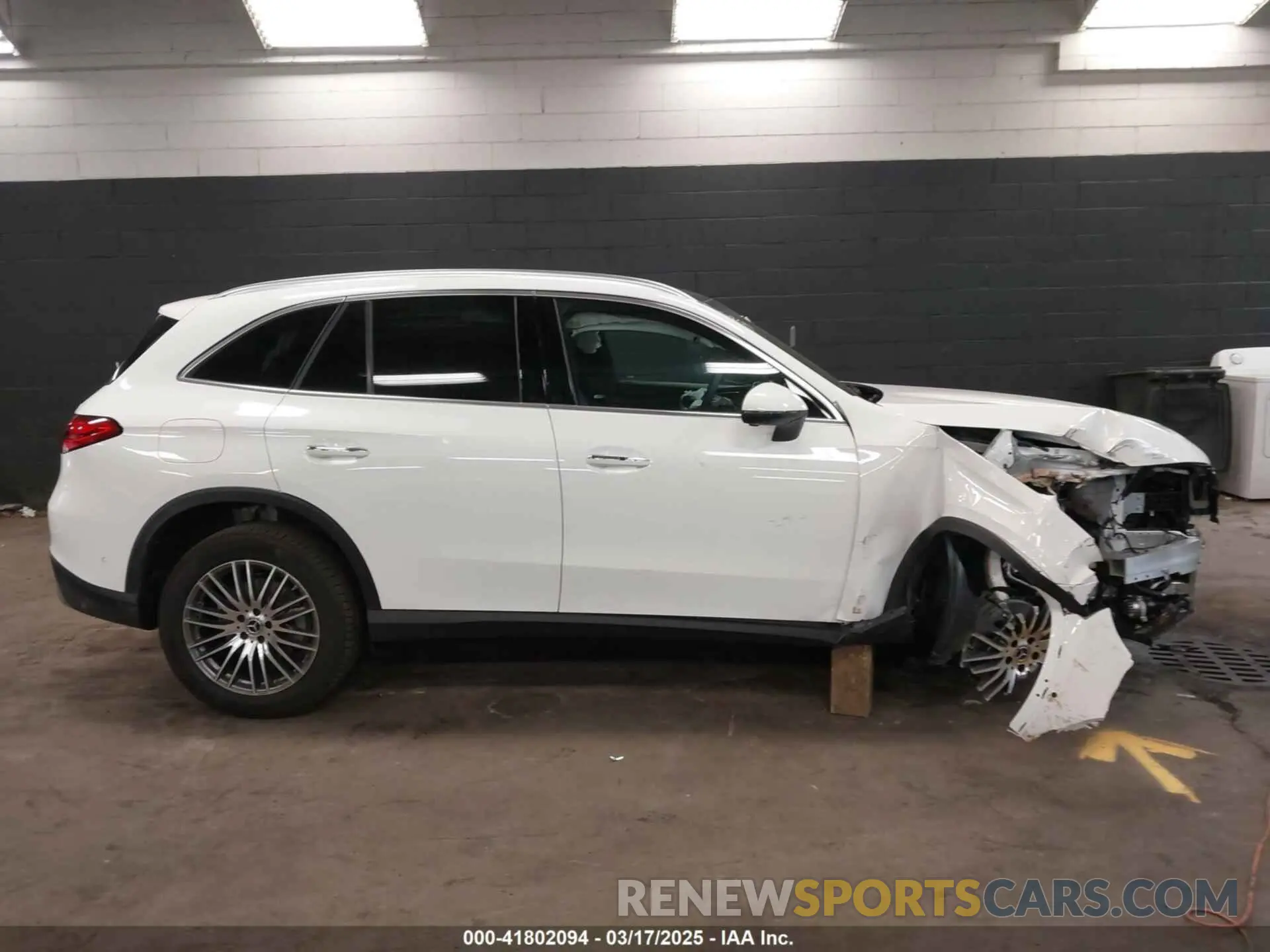 14 Photograph of a damaged car W1NKM4HB3SF272075 MERCEDES-BENZ GLC 300 2025