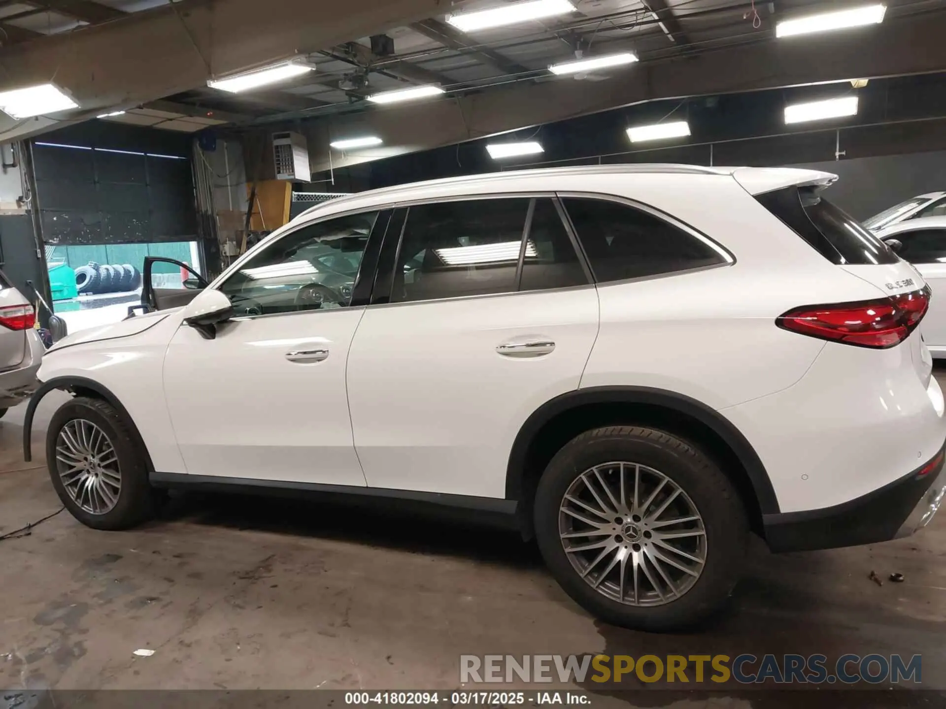 15 Photograph of a damaged car W1NKM4HB3SF272075 MERCEDES-BENZ GLC 300 2025