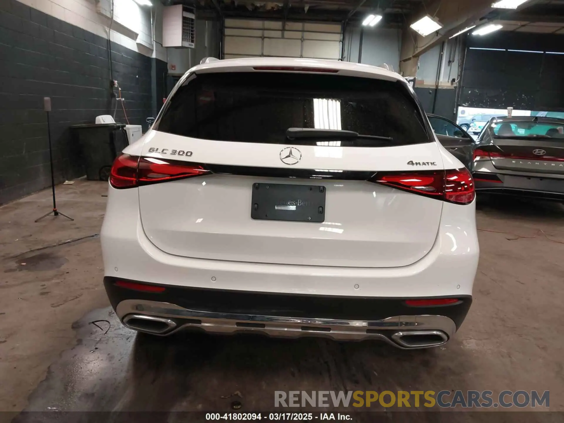 17 Photograph of a damaged car W1NKM4HB3SF272075 MERCEDES-BENZ GLC 300 2025
