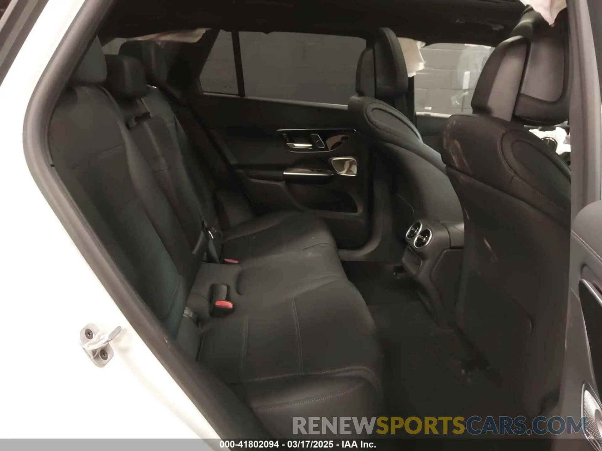 8 Photograph of a damaged car W1NKM4HB3SF272075 MERCEDES-BENZ GLC 300 2025