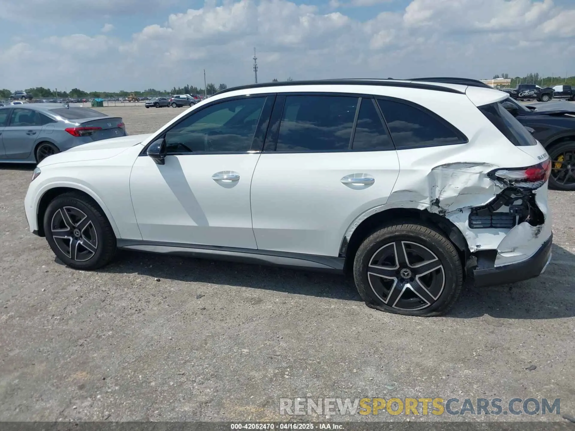 14 Photograph of a damaged car W1NKM4HBXSF257900 MERCEDES-BENZ GLC 300 2025