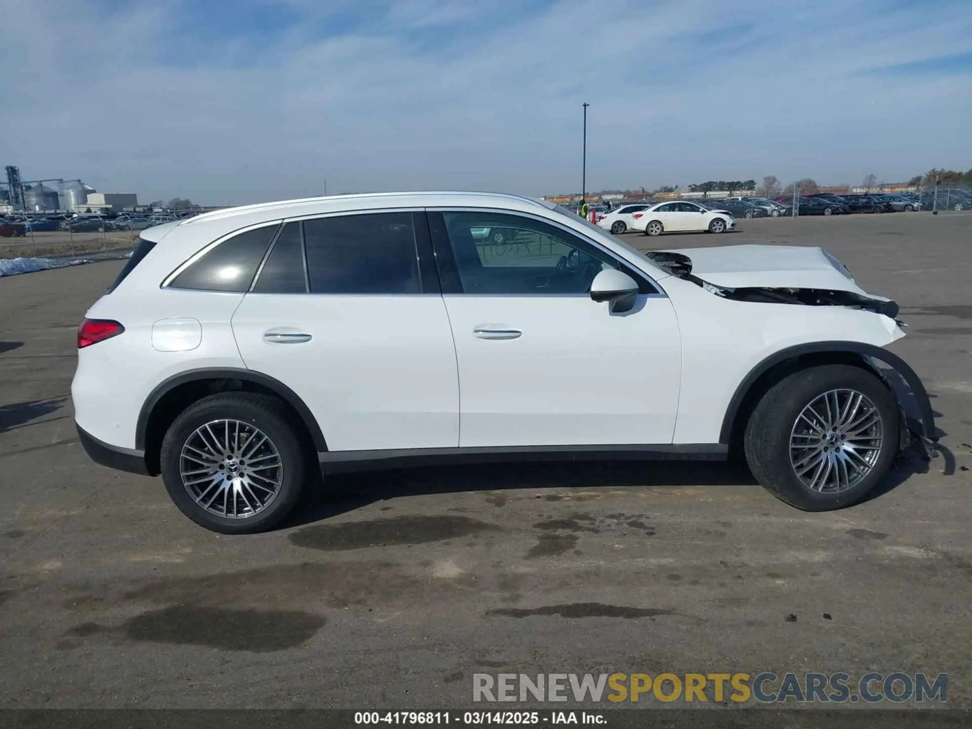 14 Photograph of a damaged car W1NKM4HBXSF282344 MERCEDES-BENZ GLC 300 2025