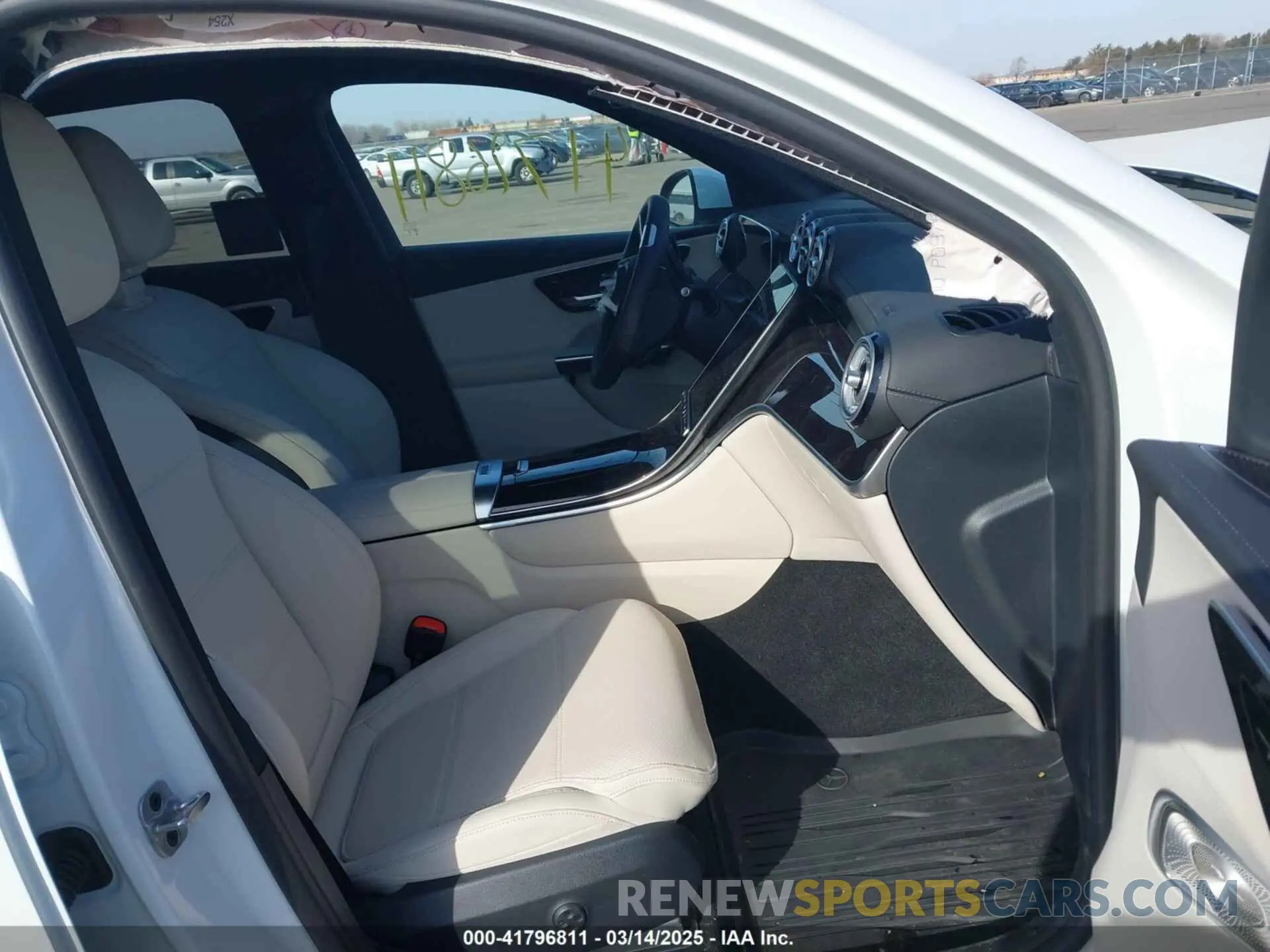 5 Photograph of a damaged car W1NKM4HBXSF282344 MERCEDES-BENZ GLC 300 2025