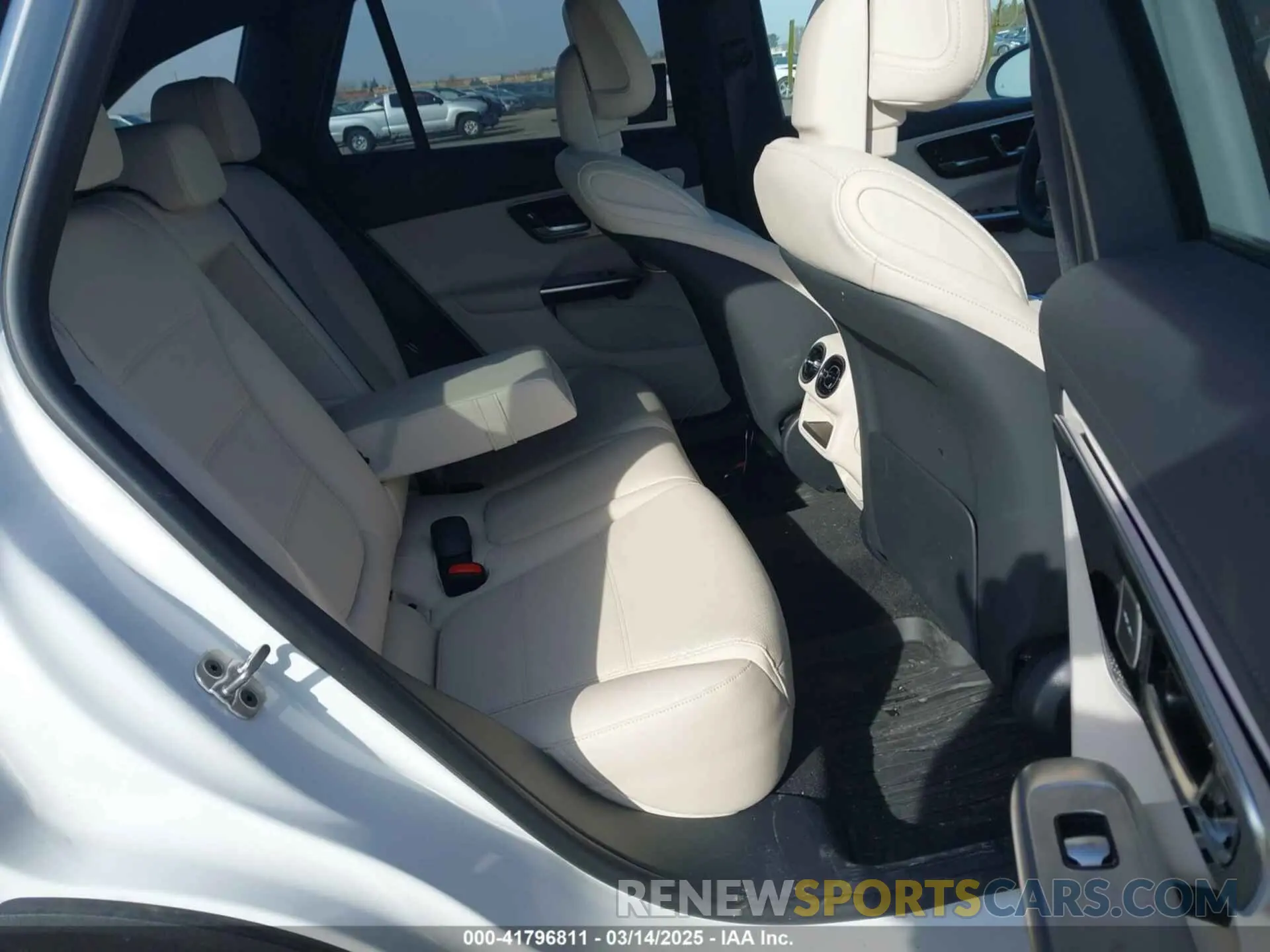 8 Photograph of a damaged car W1NKM4HBXSF282344 MERCEDES-BENZ GLC 300 2025