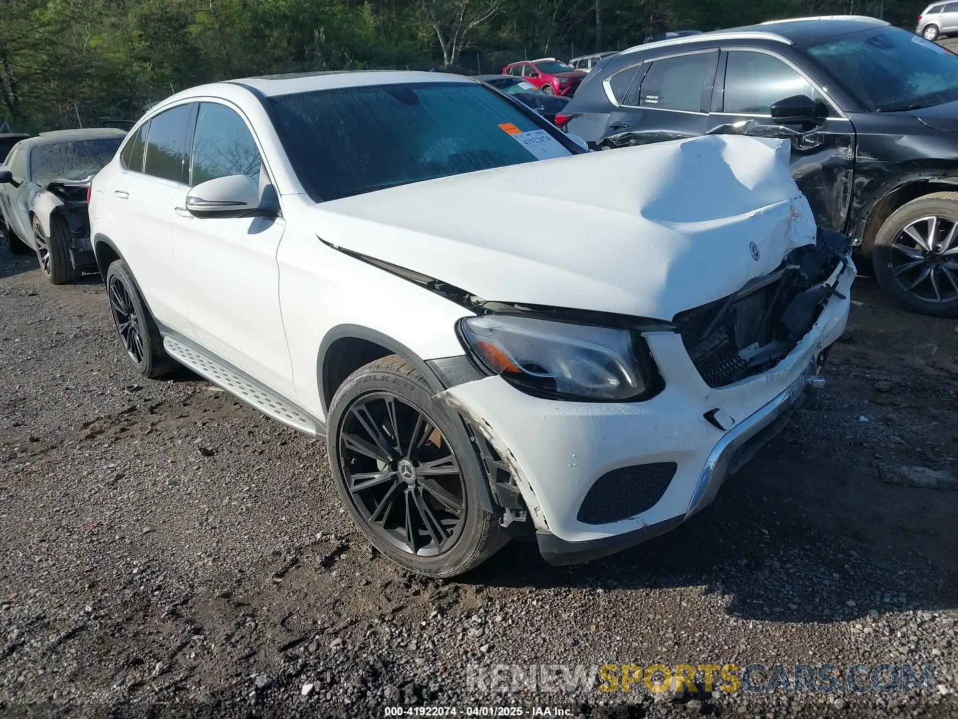 1 Photograph of a damaged car WDC0J4KB1KF638819 MERCEDES-BENZ GLC 300 COUPE 2019