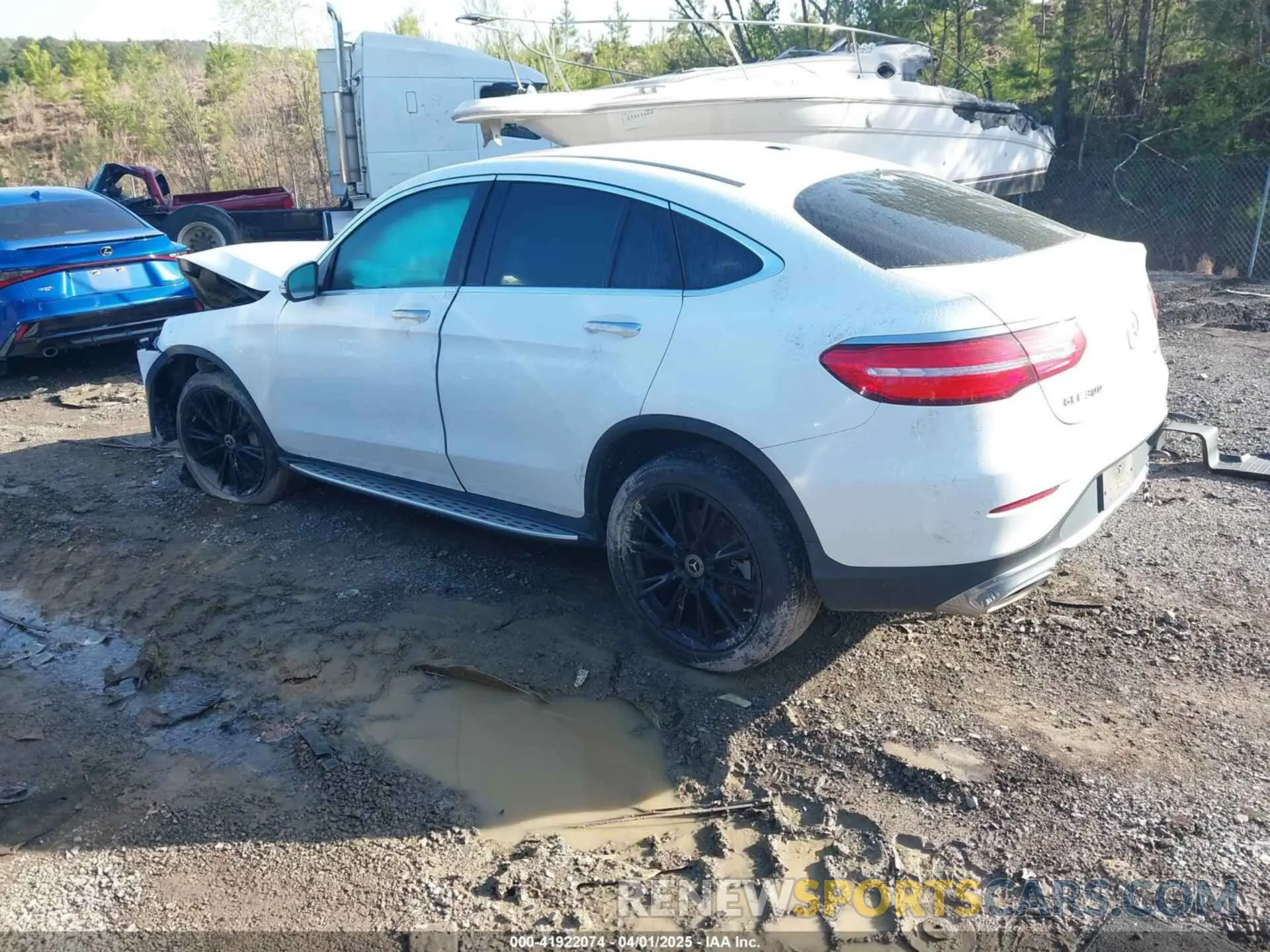 3 Photograph of a damaged car WDC0J4KB1KF638819 MERCEDES-BENZ GLC 300 COUPE 2019