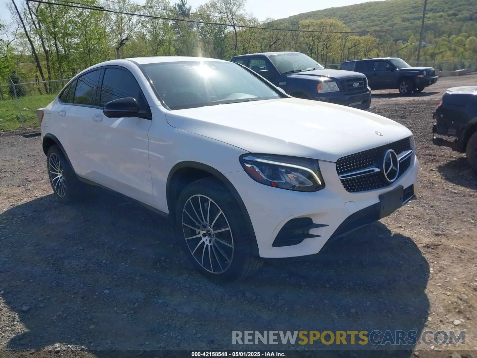 1 Photograph of a damaged car WDC0J4KB4KF538570 MERCEDES-BENZ GLC 300 COUPE 2019