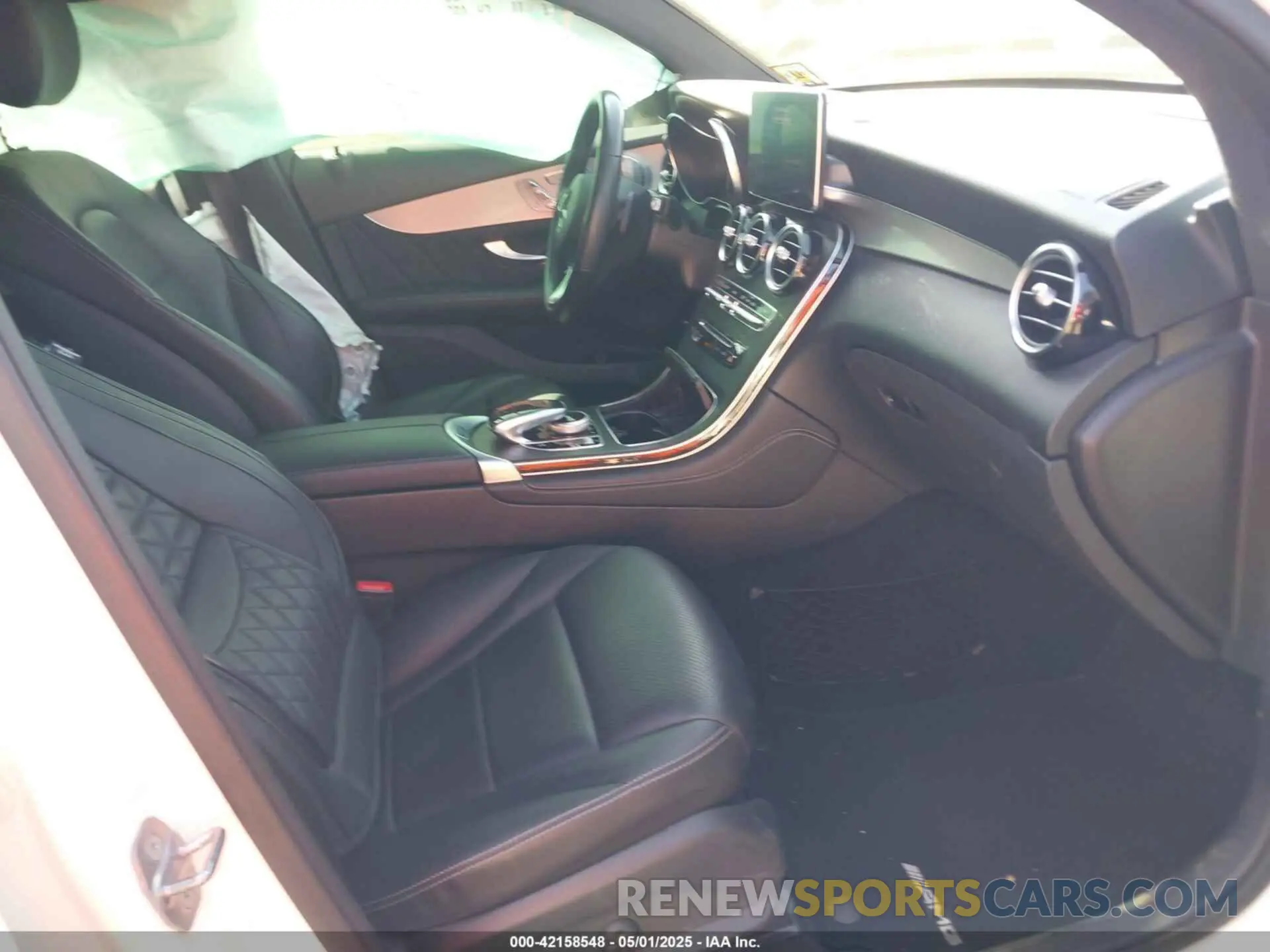 5 Photograph of a damaged car WDC0J4KB4KF538570 MERCEDES-BENZ GLC 300 COUPE 2019