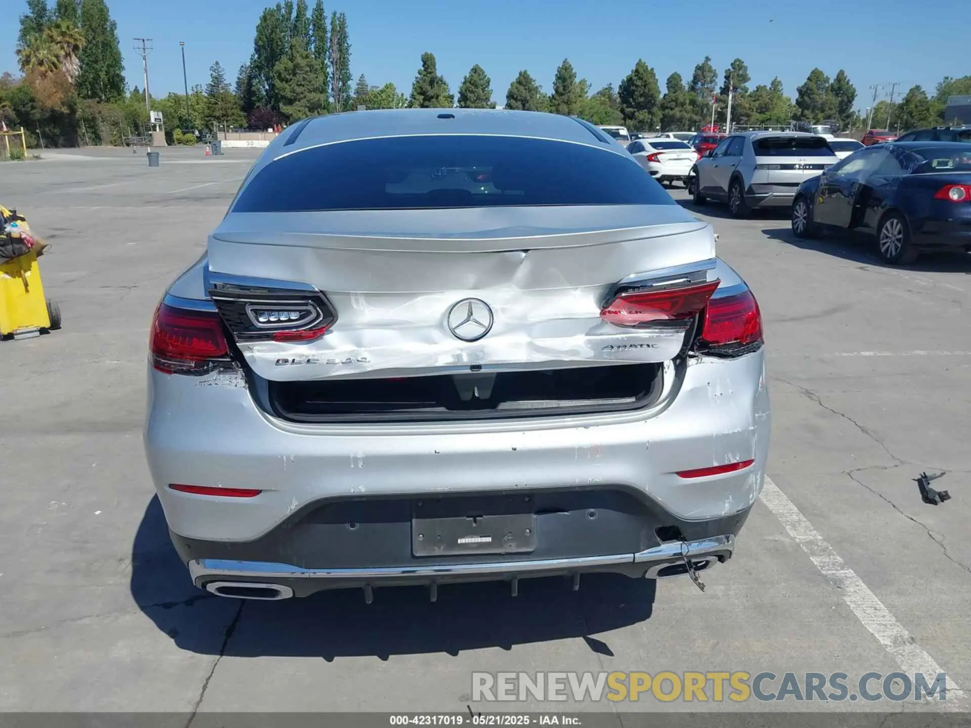 17 Photograph of a damaged car WDC0J8EB5LF708004 MERCEDES-BENZ GLC 300 COUPE 2020
