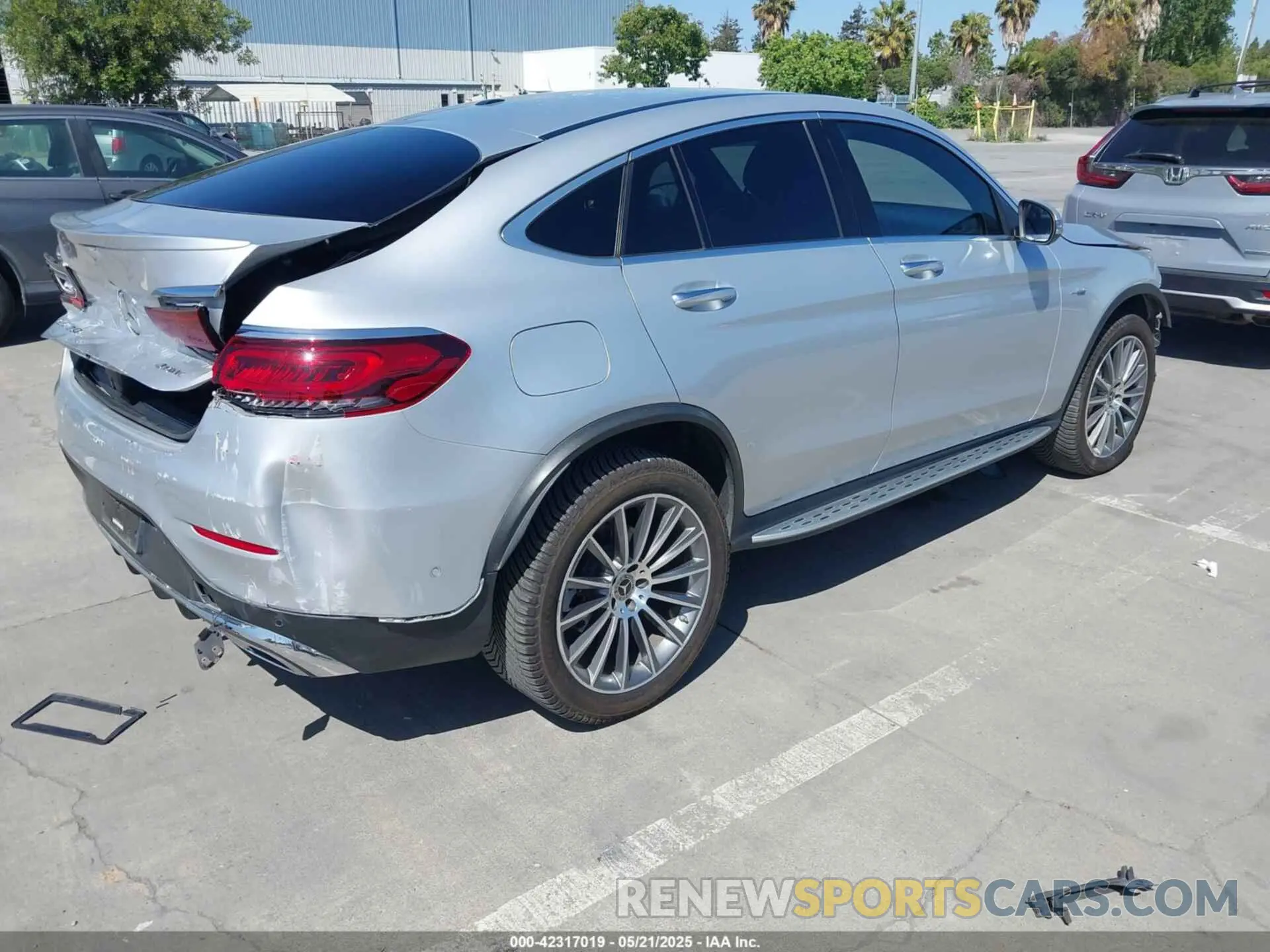 4 Photograph of a damaged car WDC0J8EB5LF708004 MERCEDES-BENZ GLC 300 COUPE 2020