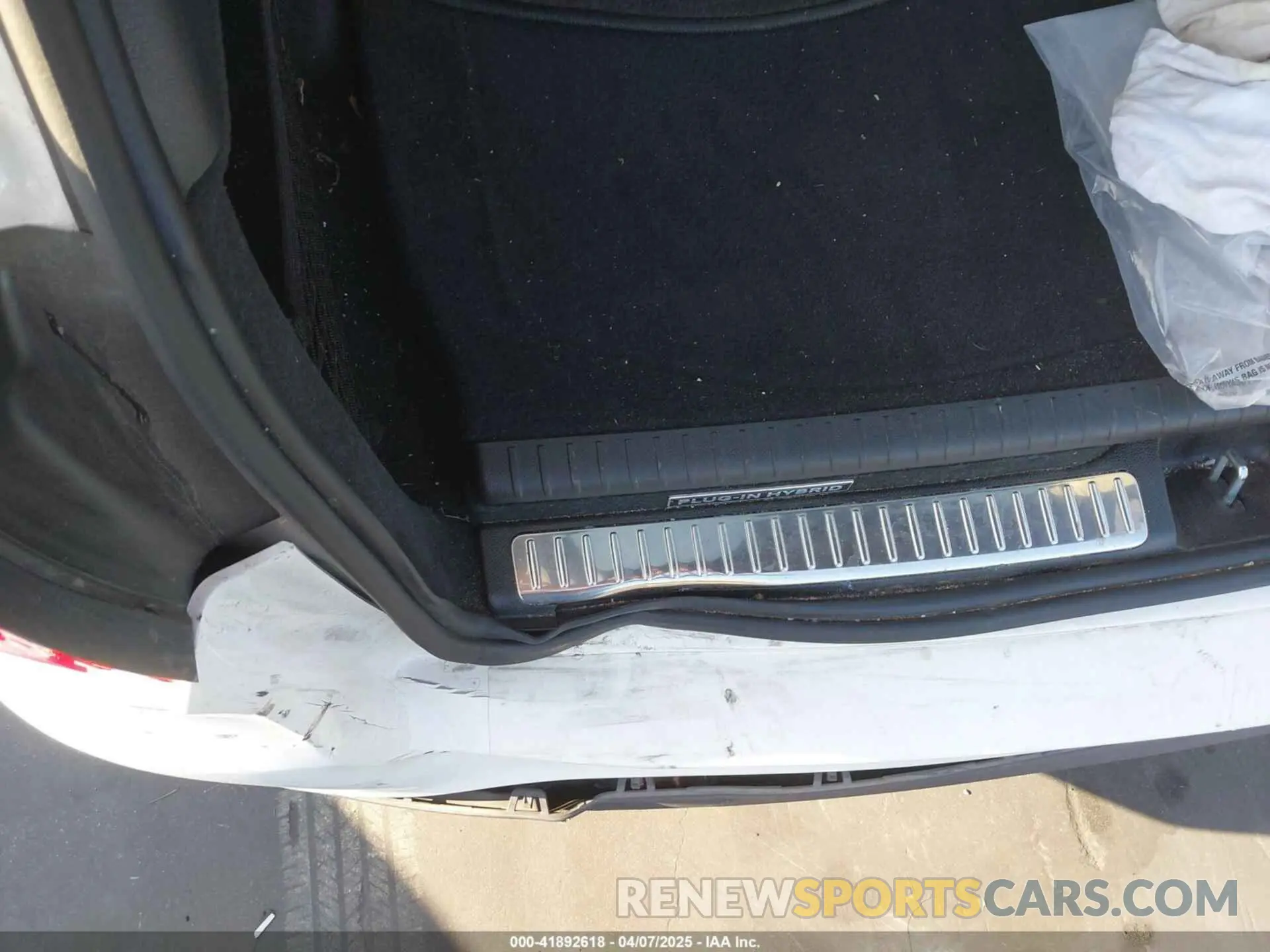 12 Photograph of a damaged car WDC0G5EB0KF585613 MERCEDES-BENZ GLC 350E 2019