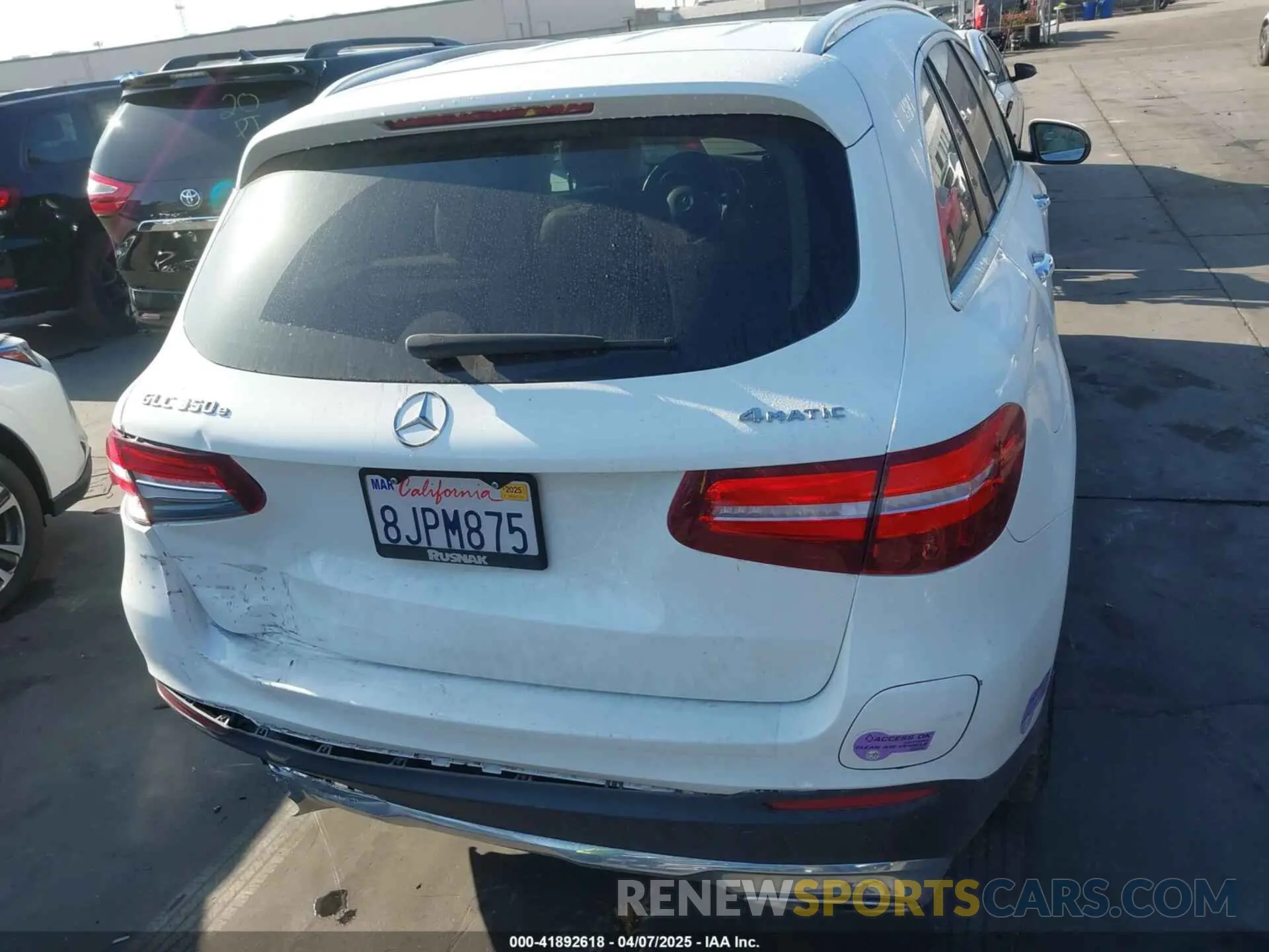 17 Photograph of a damaged car WDC0G5EB0KF585613 MERCEDES-BENZ GLC 350E 2019