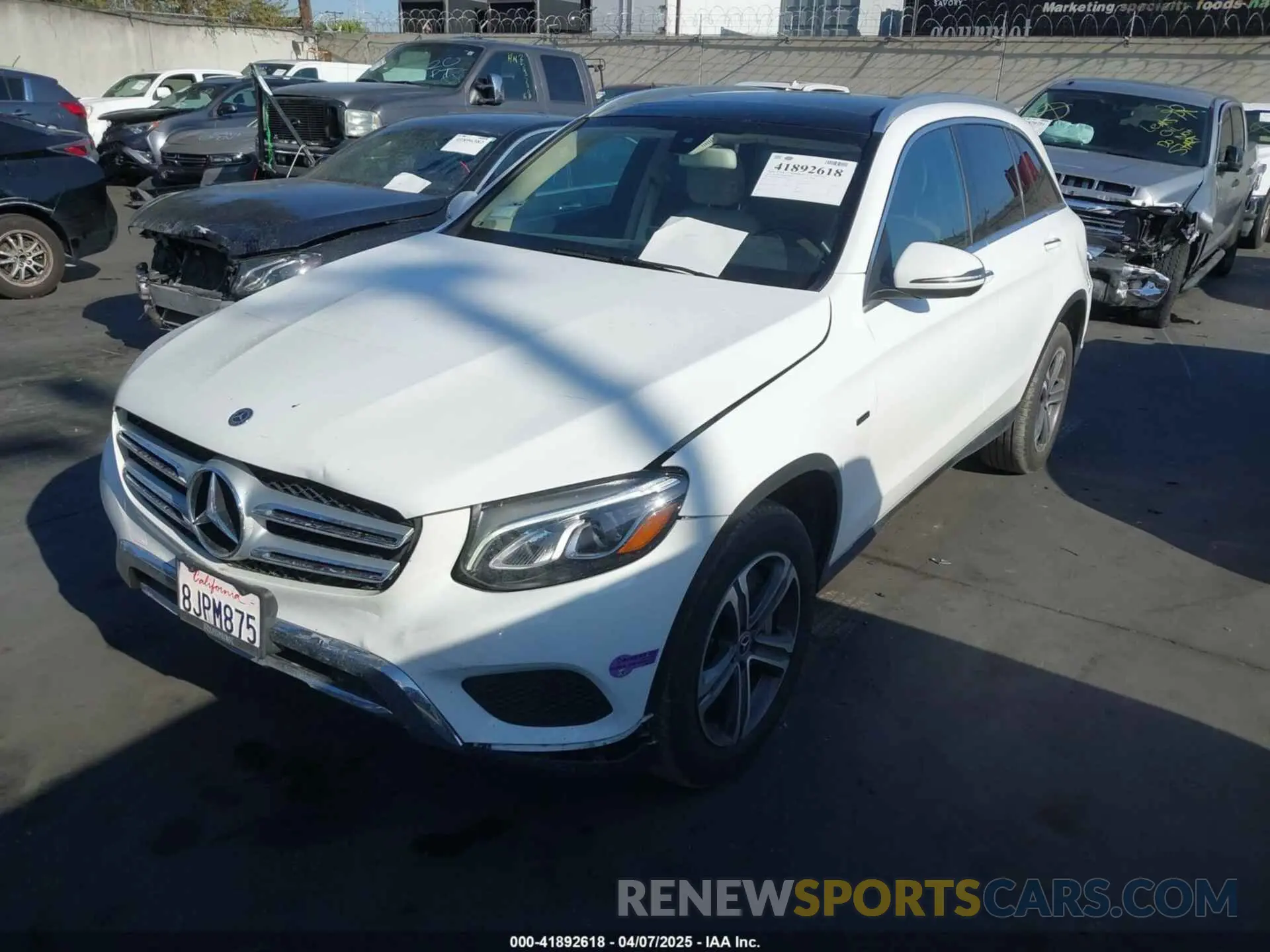2 Photograph of a damaged car WDC0G5EB0KF585613 MERCEDES-BENZ GLC 350E 2019