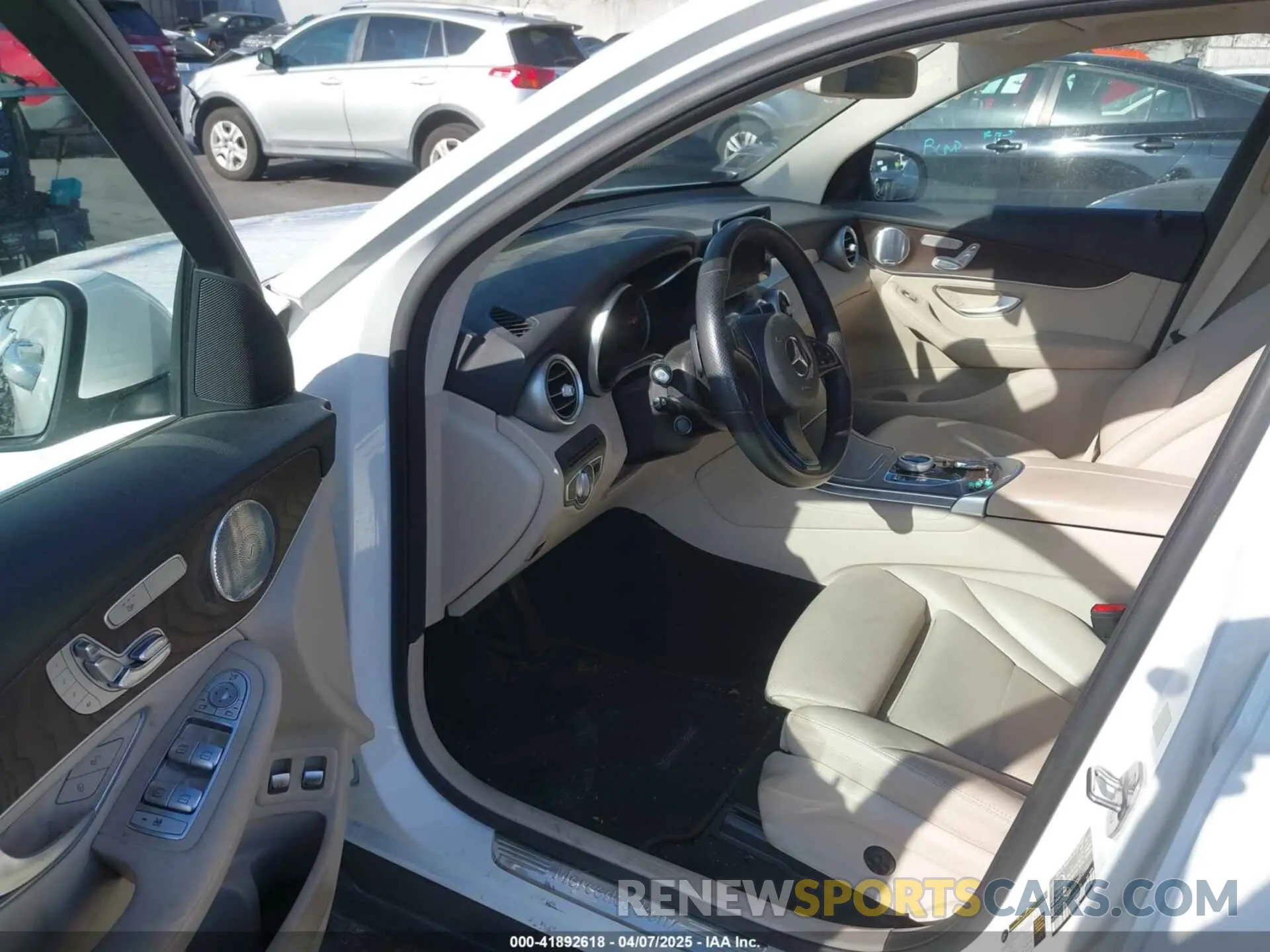 20 Photograph of a damaged car WDC0G5EB0KF585613 MERCEDES-BENZ GLC 350E 2019