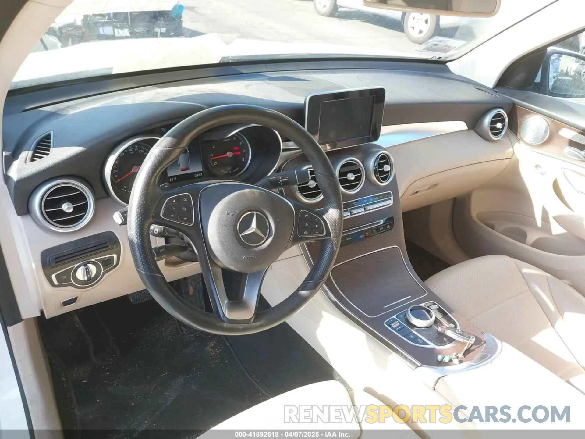 22 Photograph of a damaged car WDC0G5EB0KF585613 MERCEDES-BENZ GLC 350E 2019
