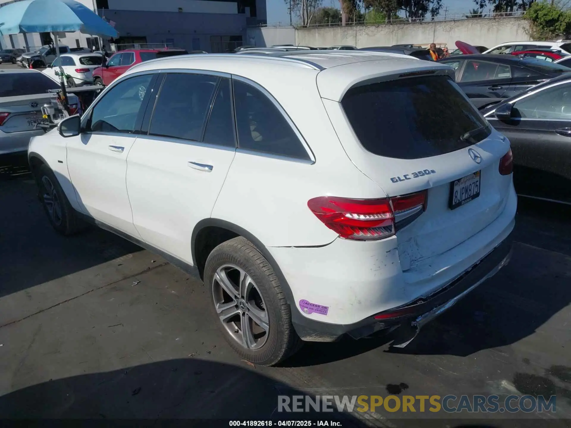 3 Photograph of a damaged car WDC0G5EB0KF585613 MERCEDES-BENZ GLC 350E 2019
