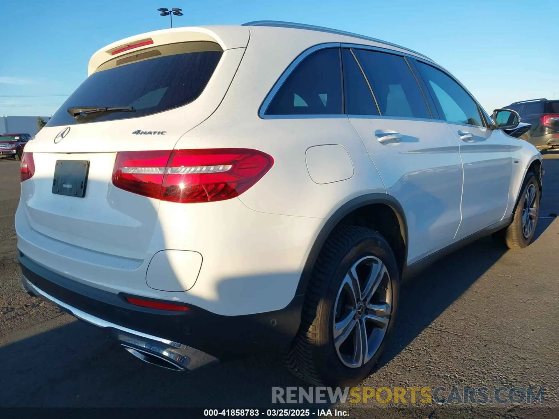 4 Photograph of a damaged car WDC0G5EB1KF519491 MERCEDES-BENZ GLC 350E 2019