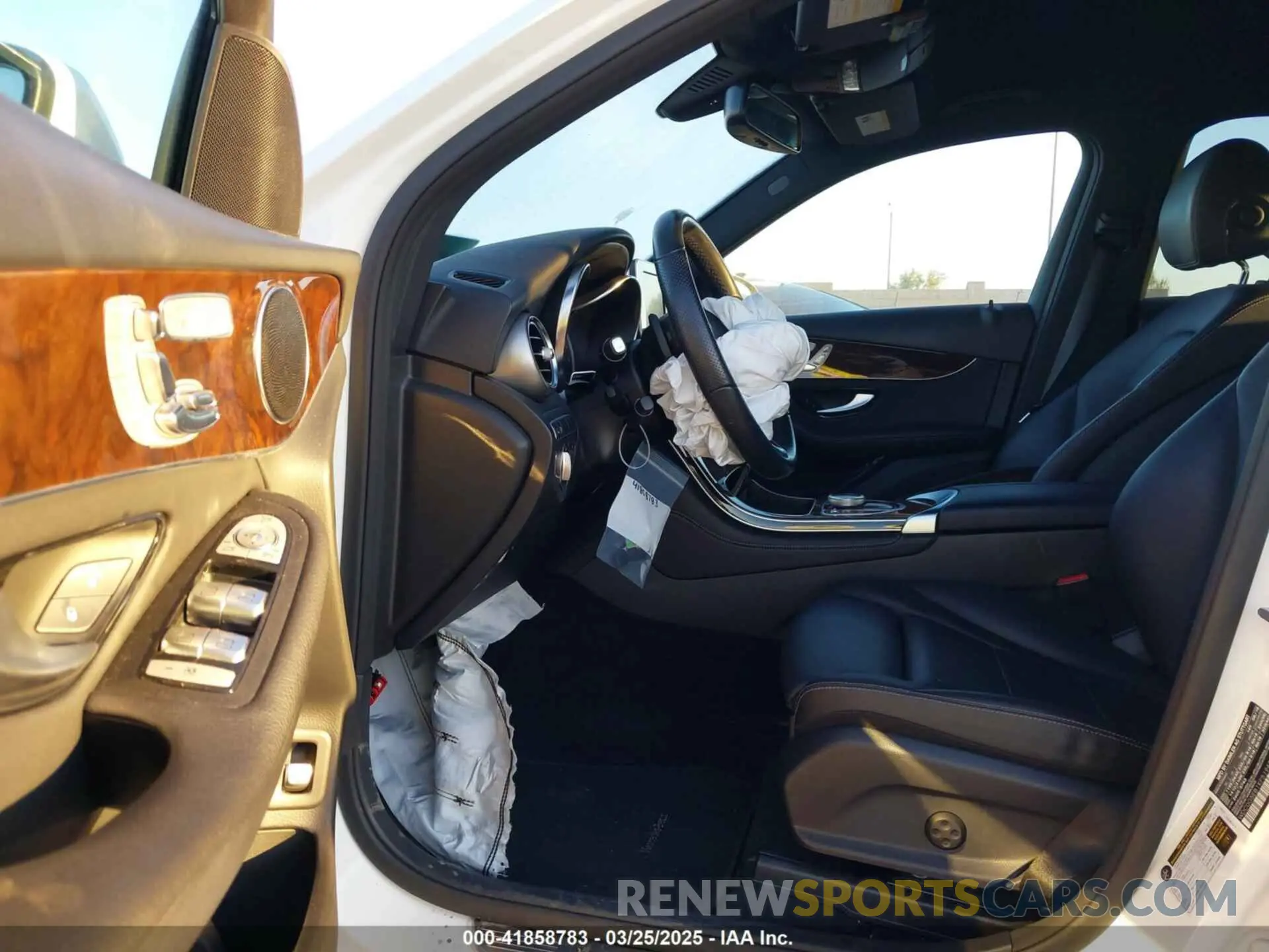 5 Photograph of a damaged car WDC0G5EB1KF519491 MERCEDES-BENZ GLC 350E 2019
