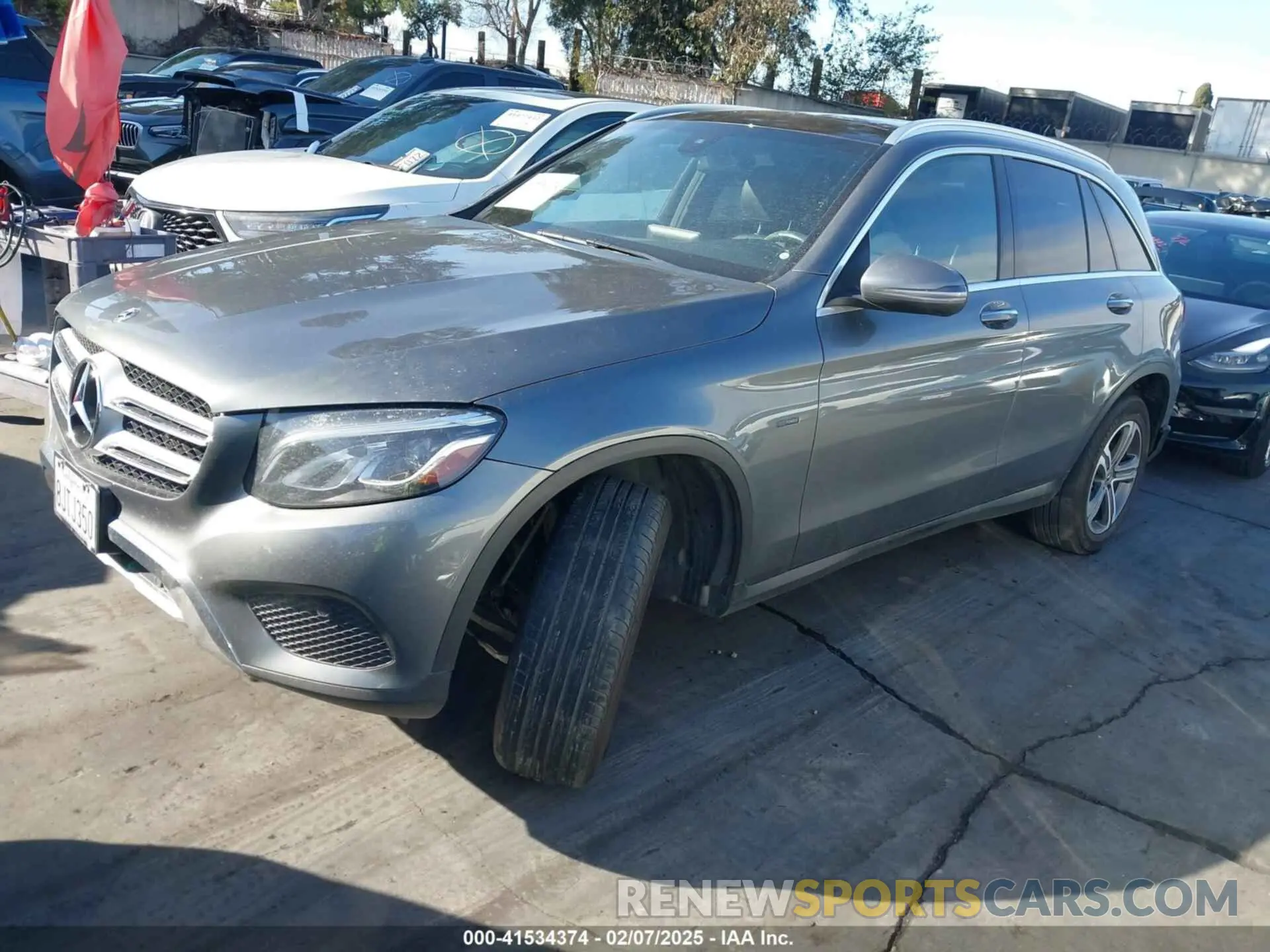 2 Photograph of a damaged car WDC0G5EB1KF579447 MERCEDES-BENZ GLC 350E 2019