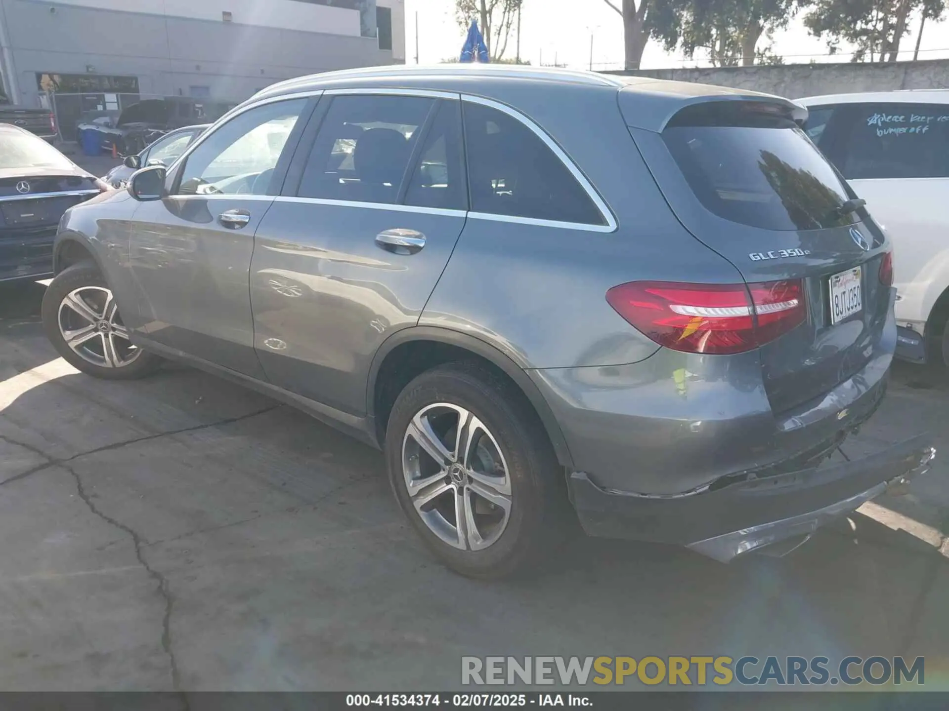 3 Photograph of a damaged car WDC0G5EB1KF579447 MERCEDES-BENZ GLC 350E 2019