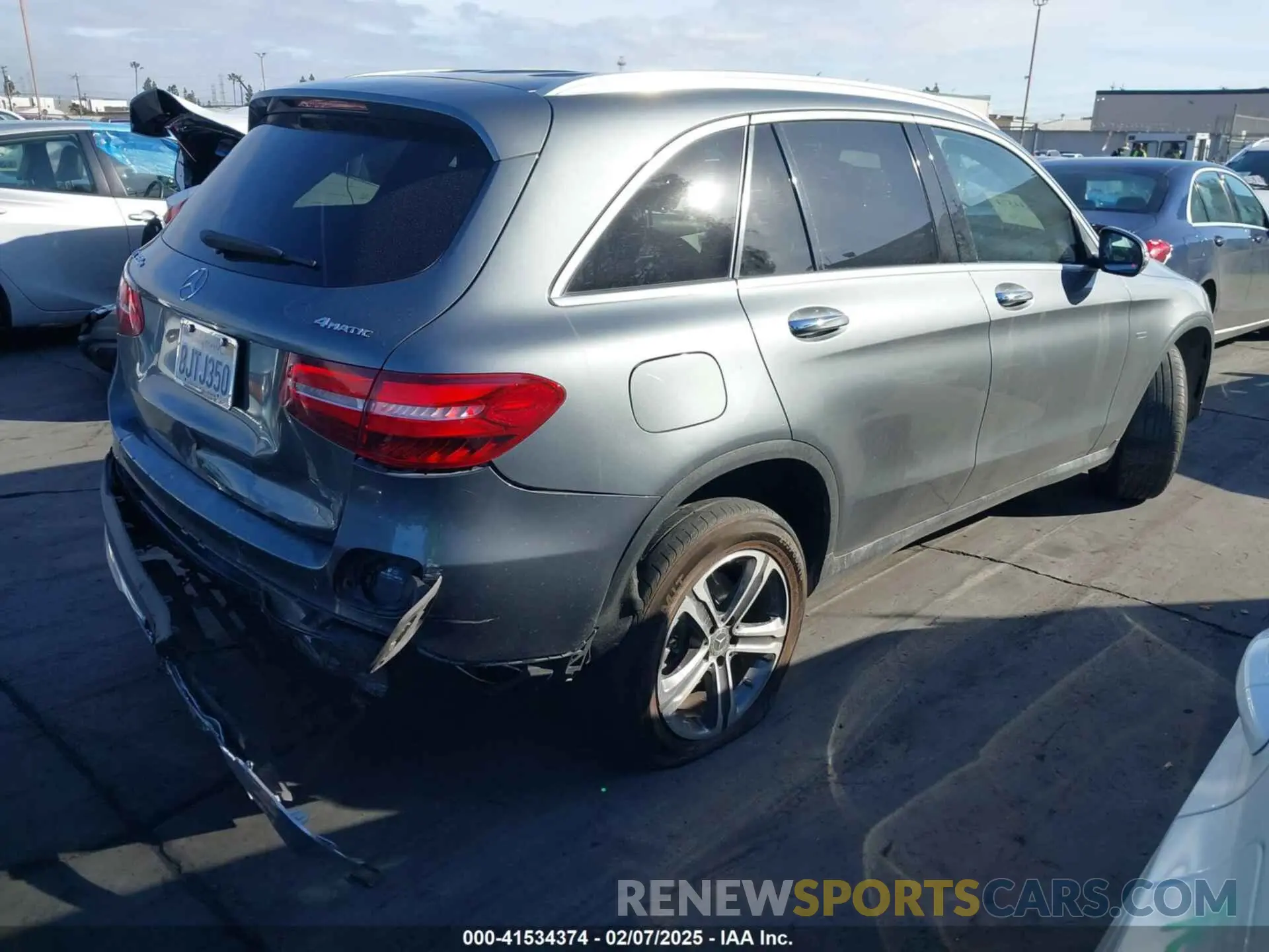 4 Photograph of a damaged car WDC0G5EB1KF579447 MERCEDES-BENZ GLC 350E 2019