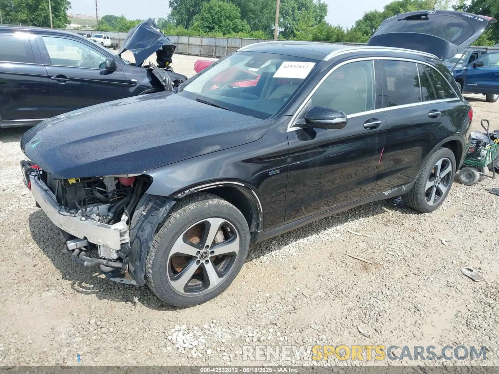 2 Photograph of a damaged car WDC0G5EB3KF578400 MERCEDES-BENZ GLC 350E 2019