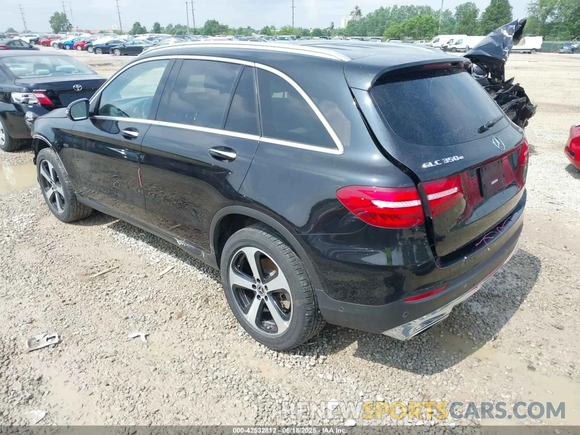 3 Photograph of a damaged car WDC0G5EB3KF578400 MERCEDES-BENZ GLC 350E 2019