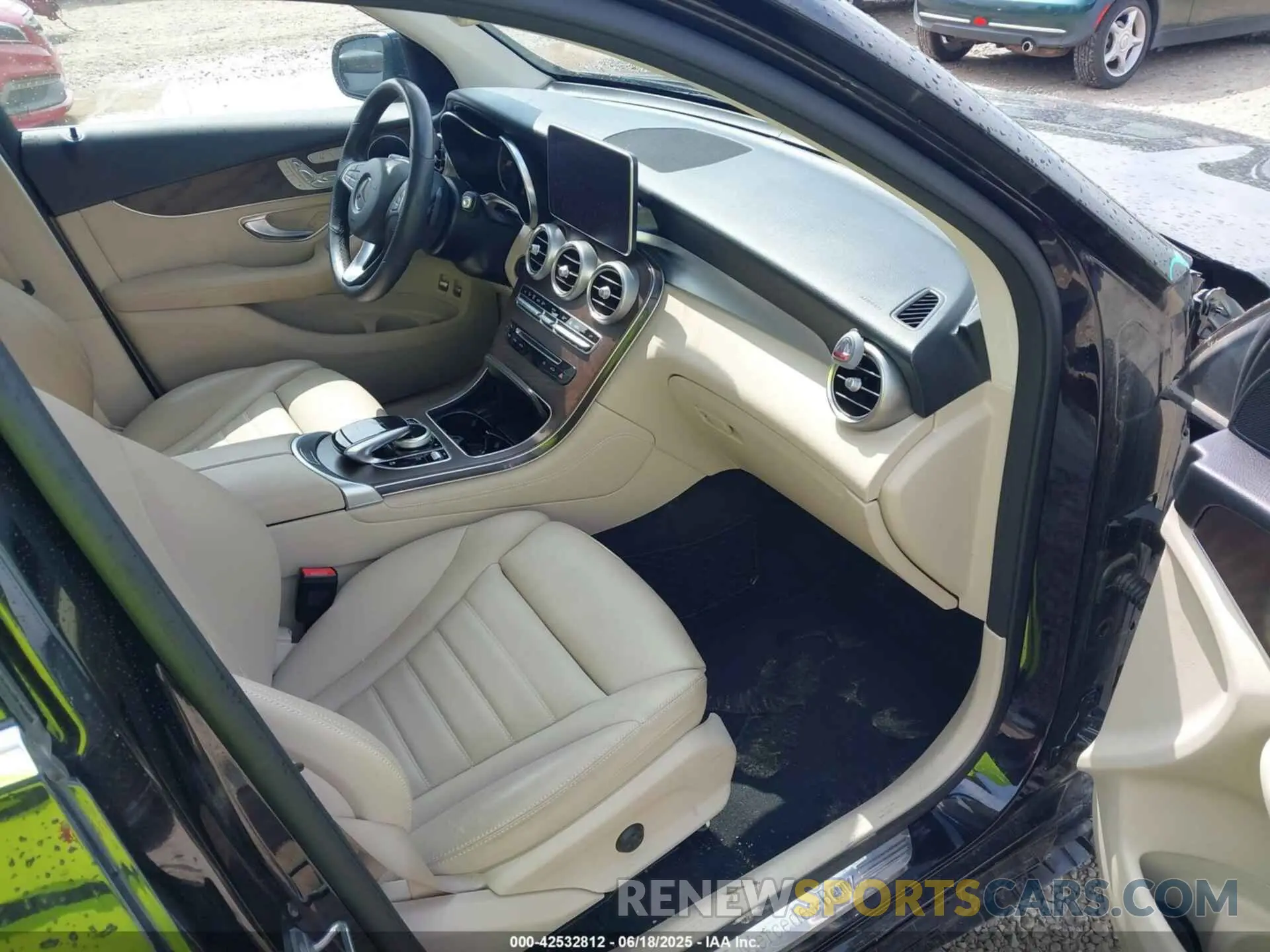 5 Photograph of a damaged car WDC0G5EB3KF578400 MERCEDES-BENZ GLC 350E 2019