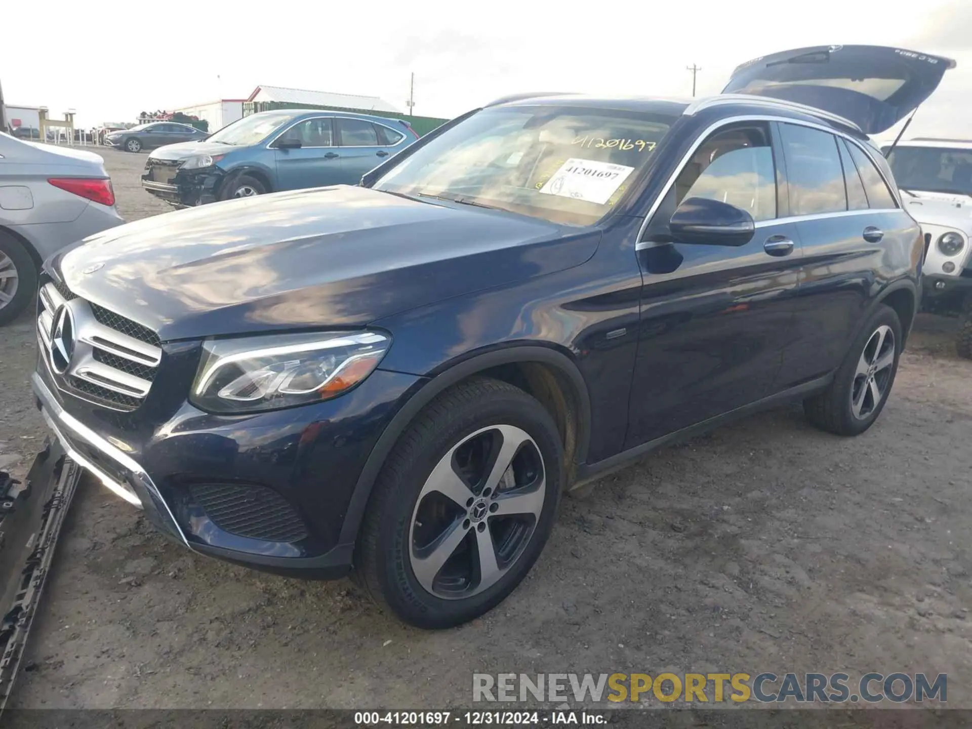 2 Photograph of a damaged car WDC0G5EB4KF517685 MERCEDES-BENZ GLC 350E 2019