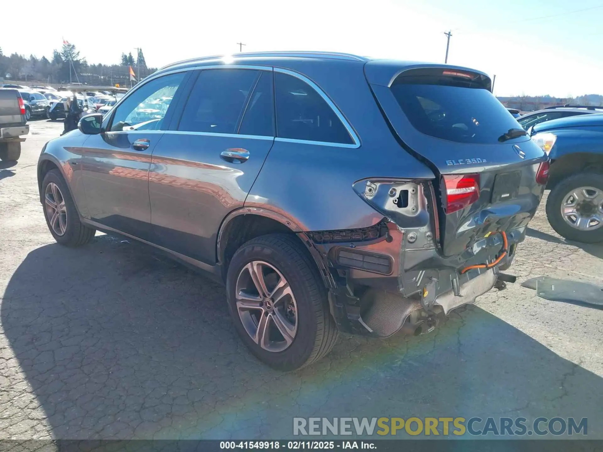 3 Photograph of a damaged car WDC0G5EB7KF619675 MERCEDES-BENZ GLC 350E 2019