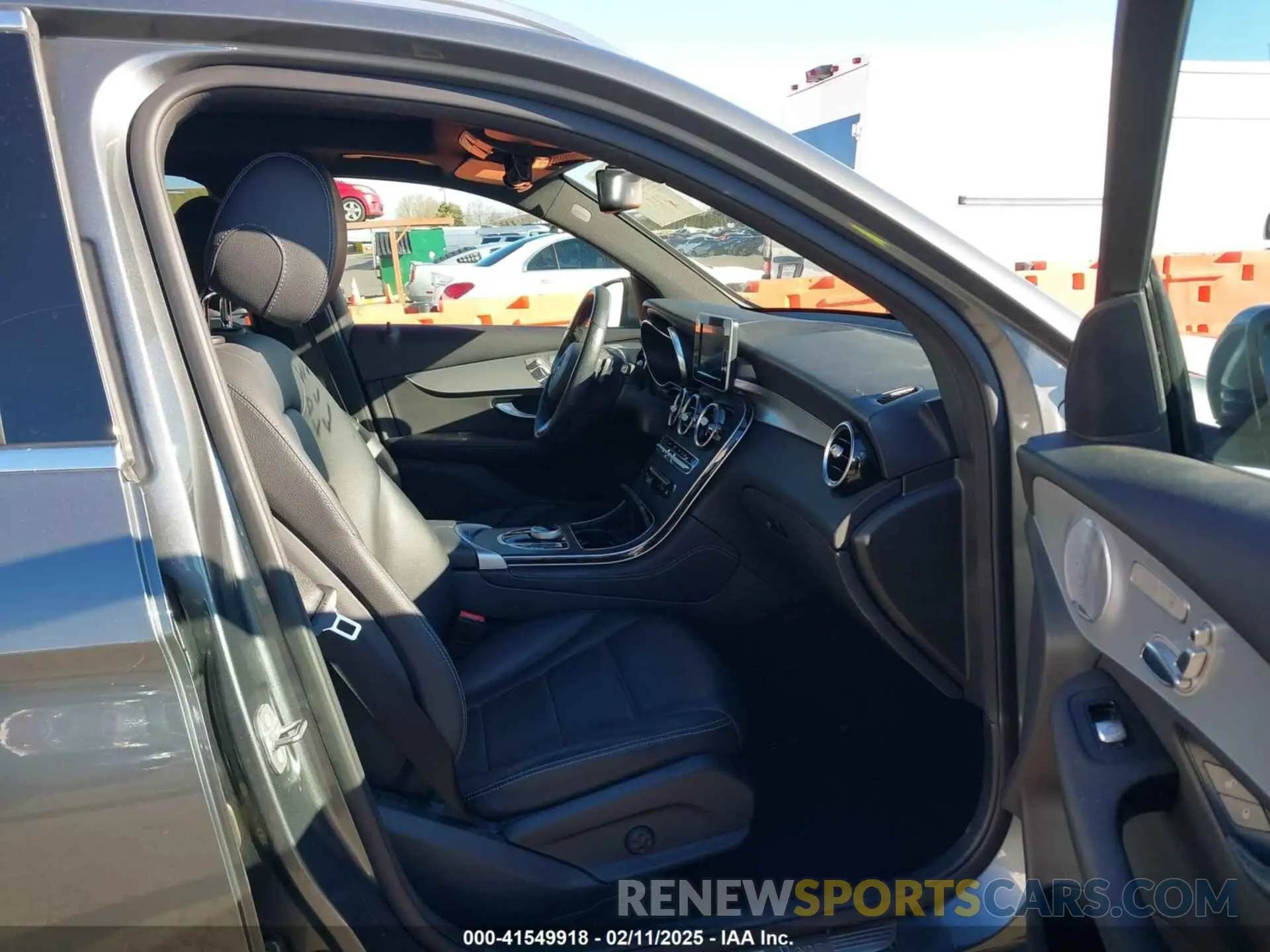 5 Photograph of a damaged car WDC0G5EB7KF619675 MERCEDES-BENZ GLC 350E 2019
