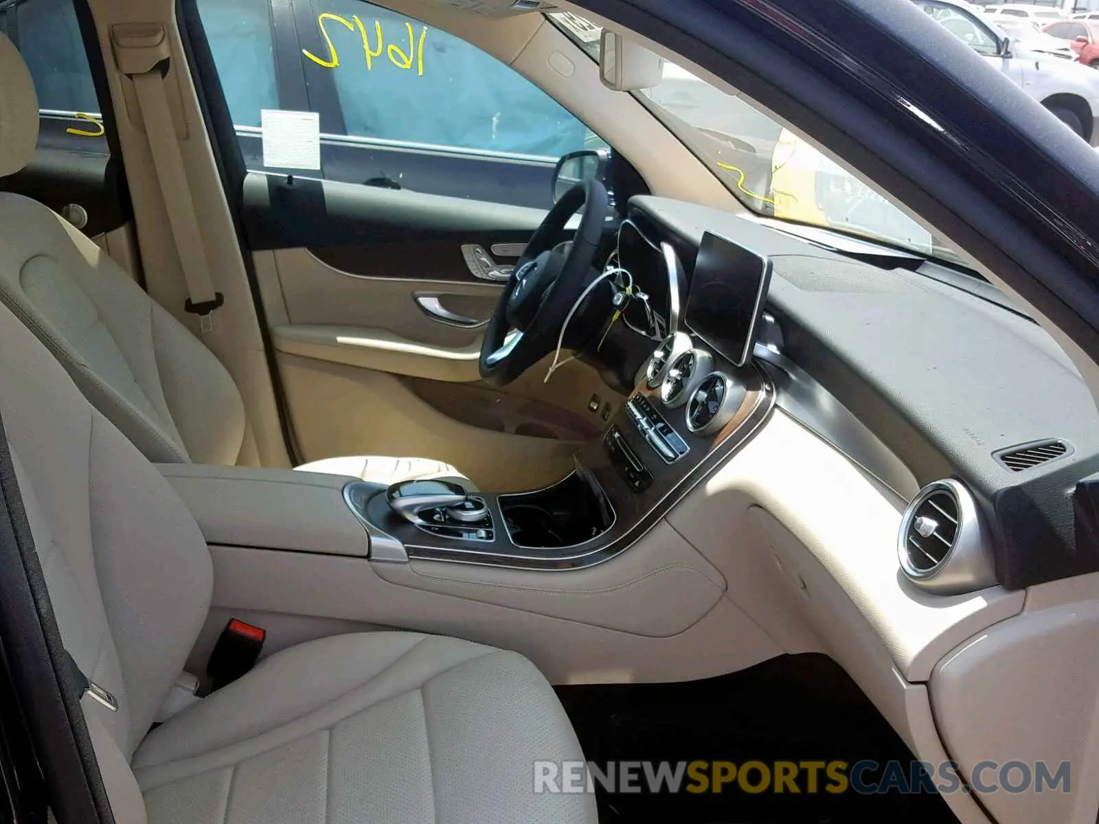 5 Photograph of a damaged car WDC0G5EB8KF573385 MERCEDES-BENZ GLC 350E 2019