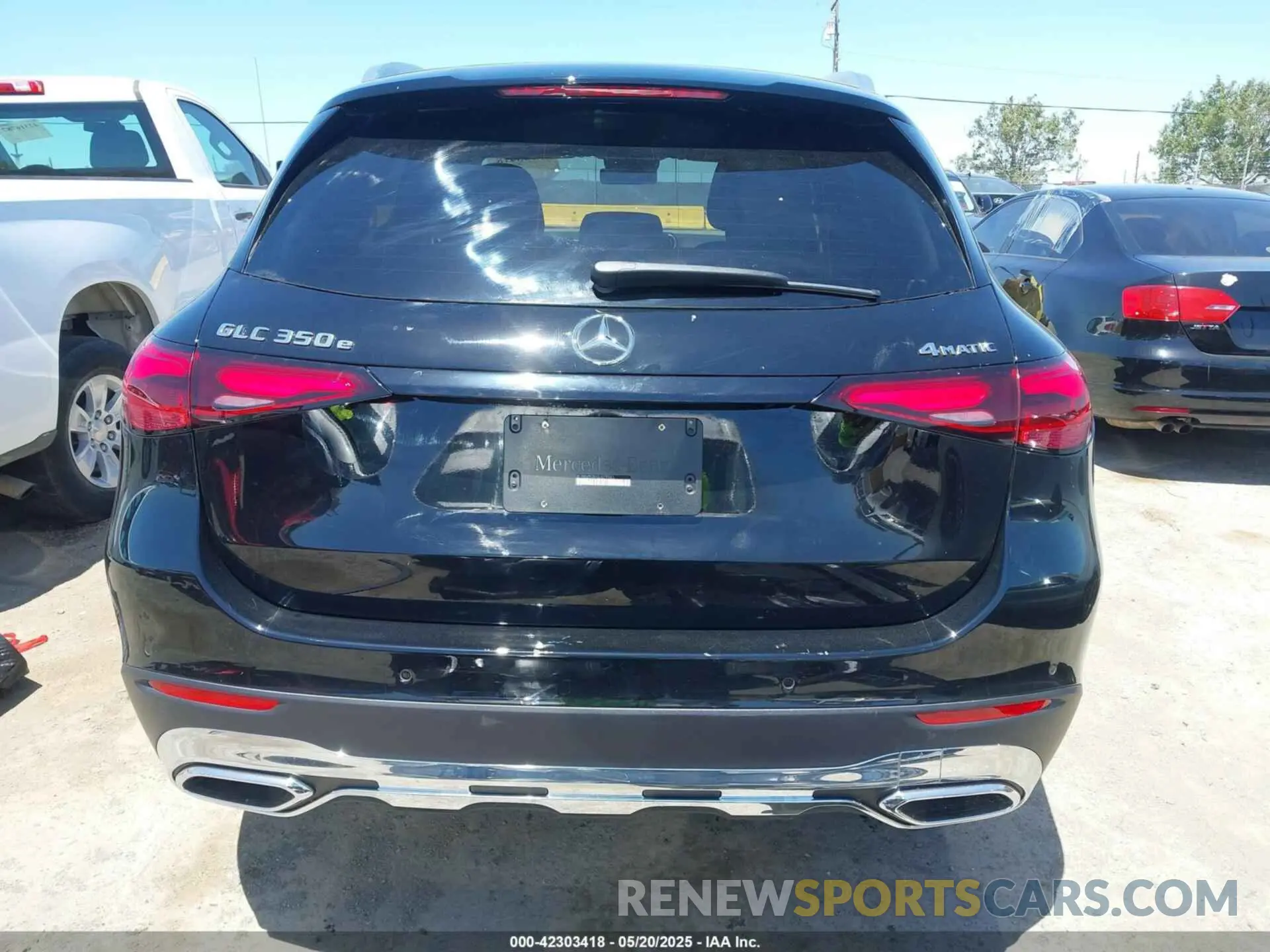 17 Photograph of a damaged car W1NKM5GBXSU079943 MERCEDES-BENZ GLC 350E 2025