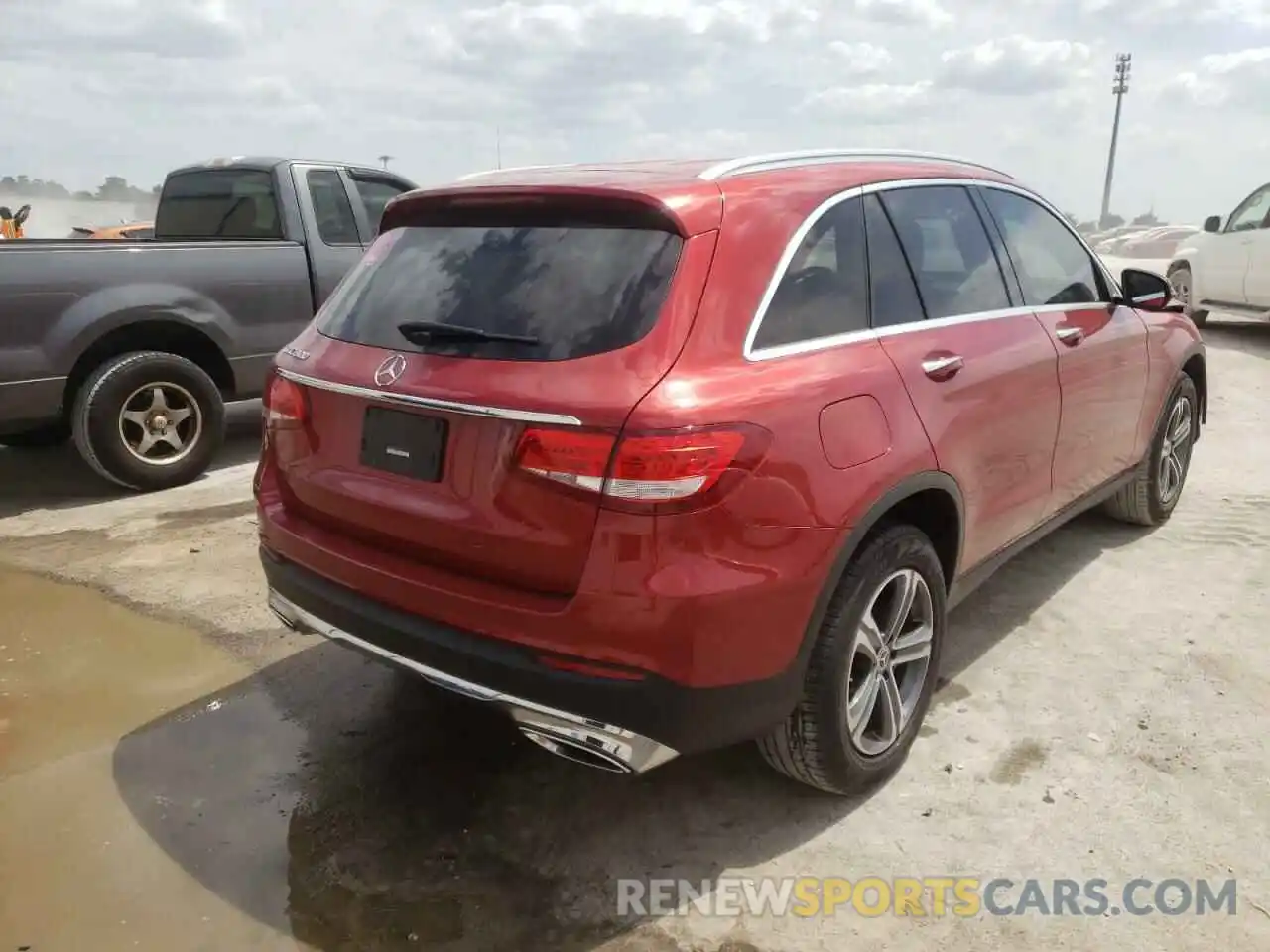 4 Photograph of a damaged car WDC0G4JB3KV172073 MERCEDES-BENZ GLC-CLASS 2019