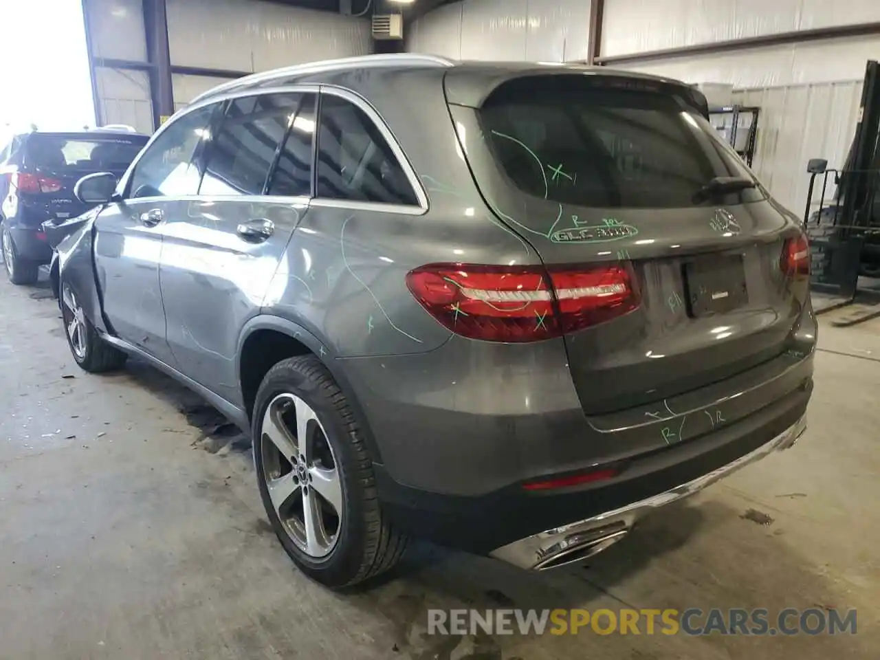 3 Photograph of a damaged car WDC0G4JB8KF596746 MERCEDES-BENZ GLC-CLASS 2019