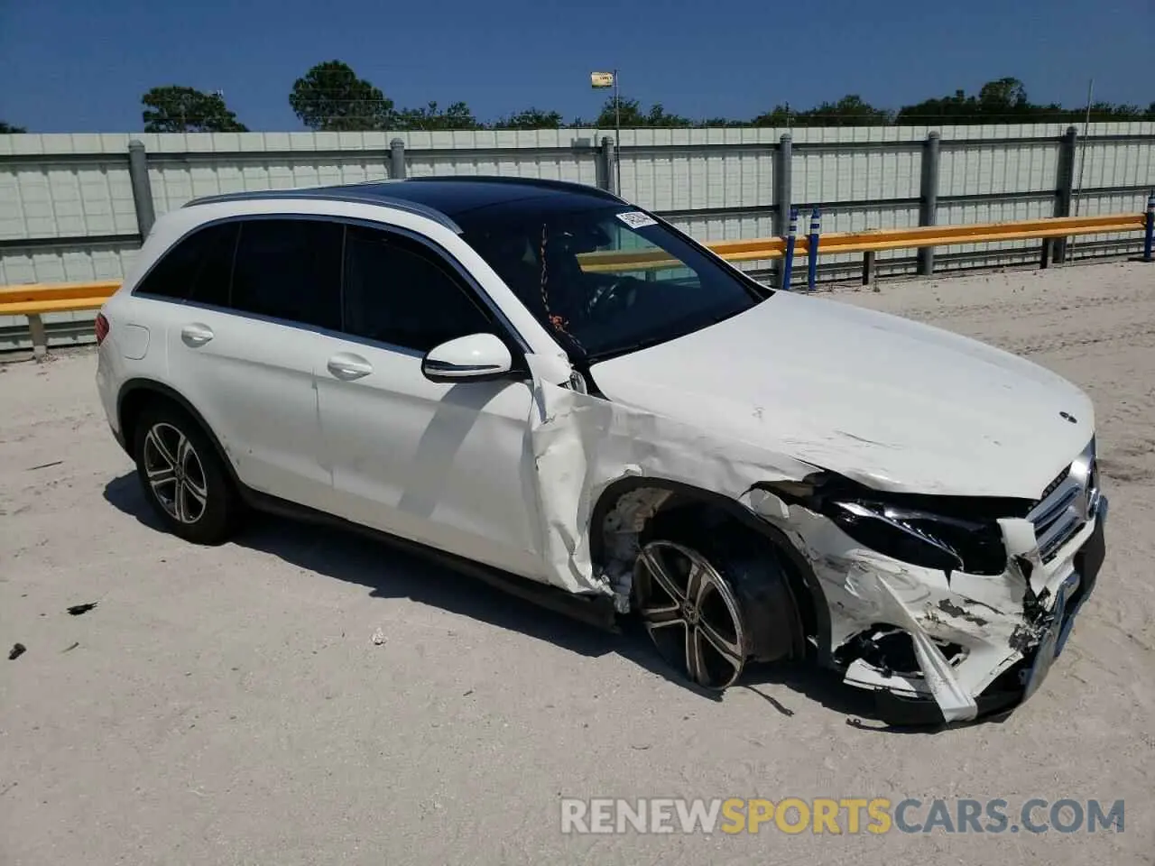 4 Photograph of a damaged car WDC0G4JB8KV118221 MERCEDES-BENZ GLC-CLASS 2019