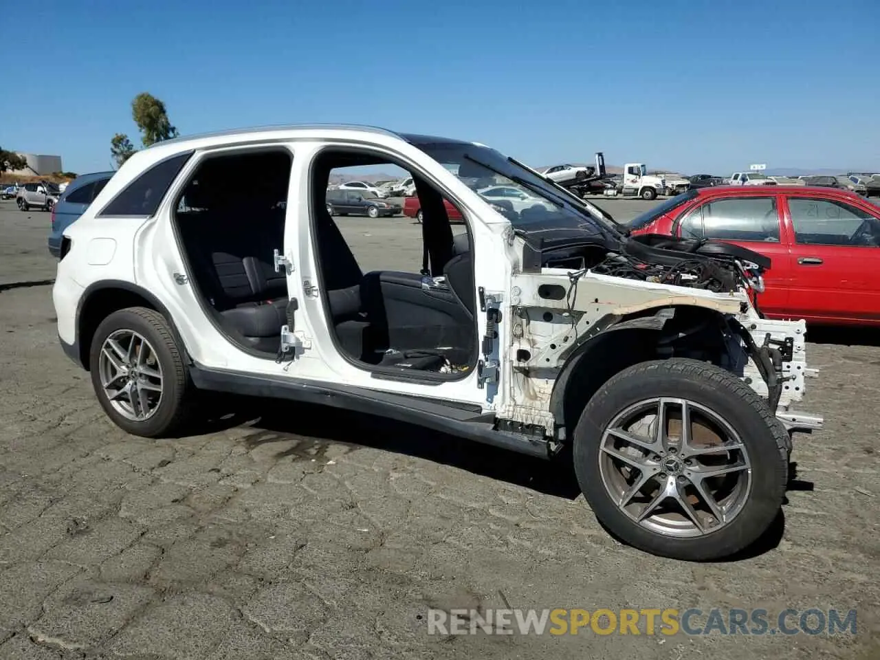 4 Photograph of a damaged car WDC0G4KB8KV136541 MERCEDES-BENZ GLC-CLASS 2019