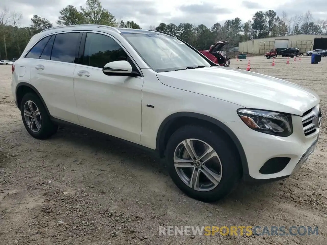 4 Photograph of a damaged car WDC0G5EB5KF620548 MERCEDES-BENZ GLC-CLASS 2019