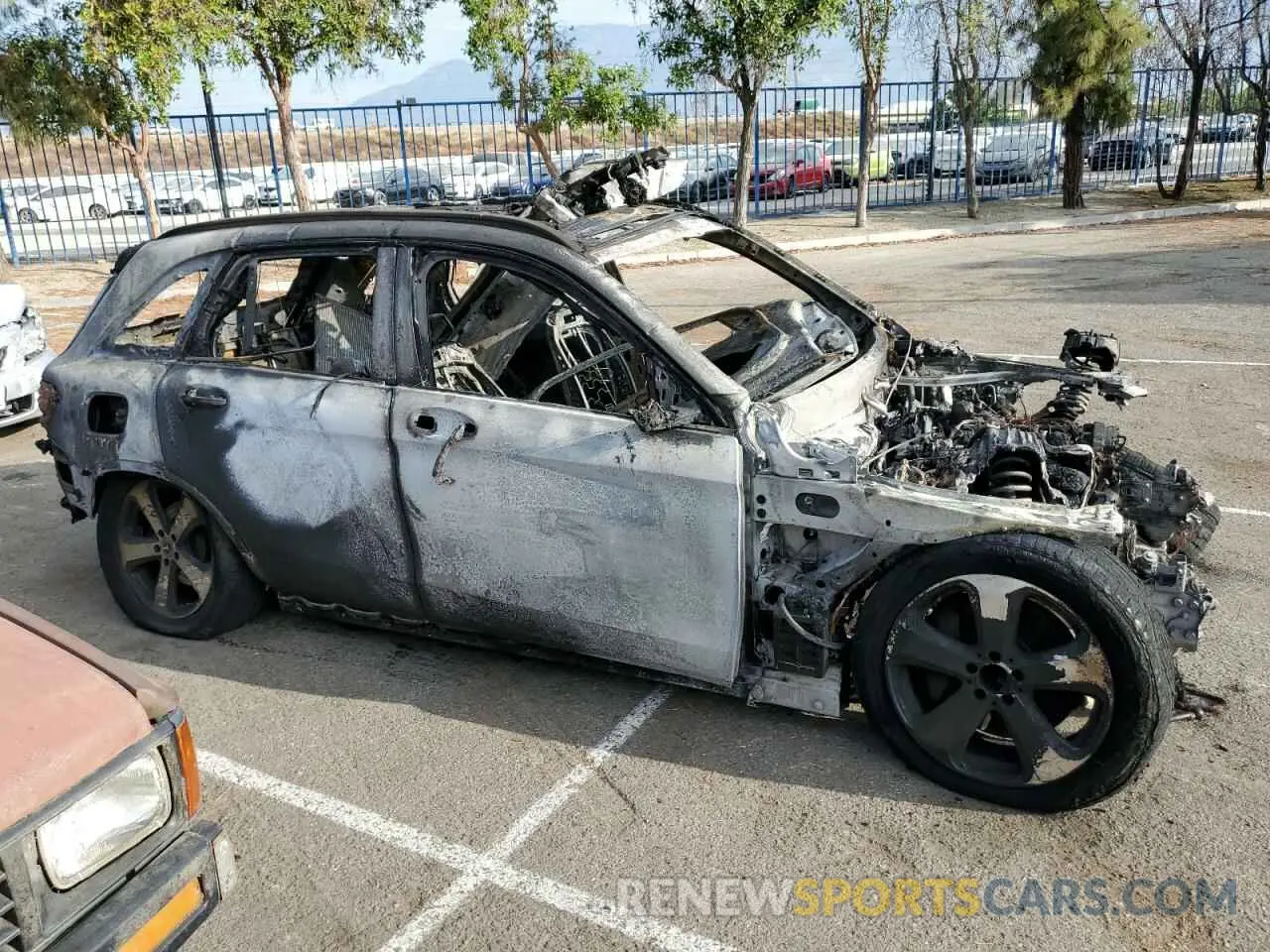 4 Photograph of a damaged car WDC0G5EB6KF598592 MERCEDES-BENZ GLC-CLASS 2019
