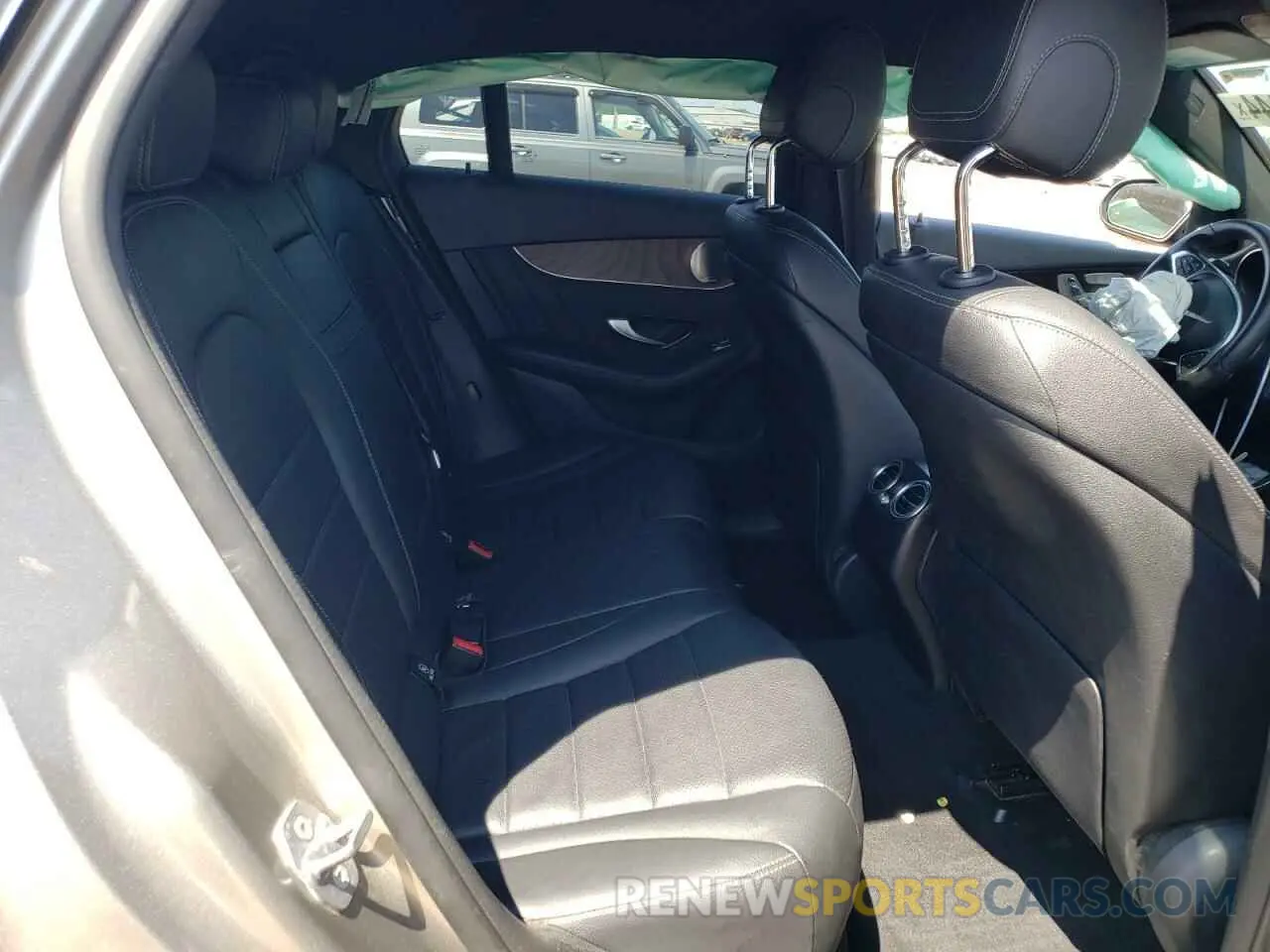 10 Photograph of a damaged car WDC0J4KB2KF569428 MERCEDES-BENZ GLC-CLASS 2019