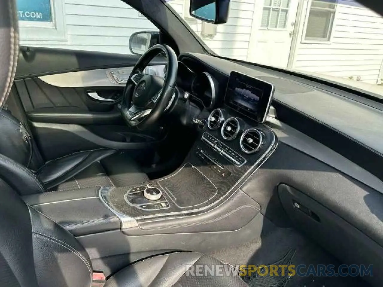 10 Photograph of a damaged car WDC0J4KB7KF543603 MERCEDES-BENZ GLC-CLASS 2019