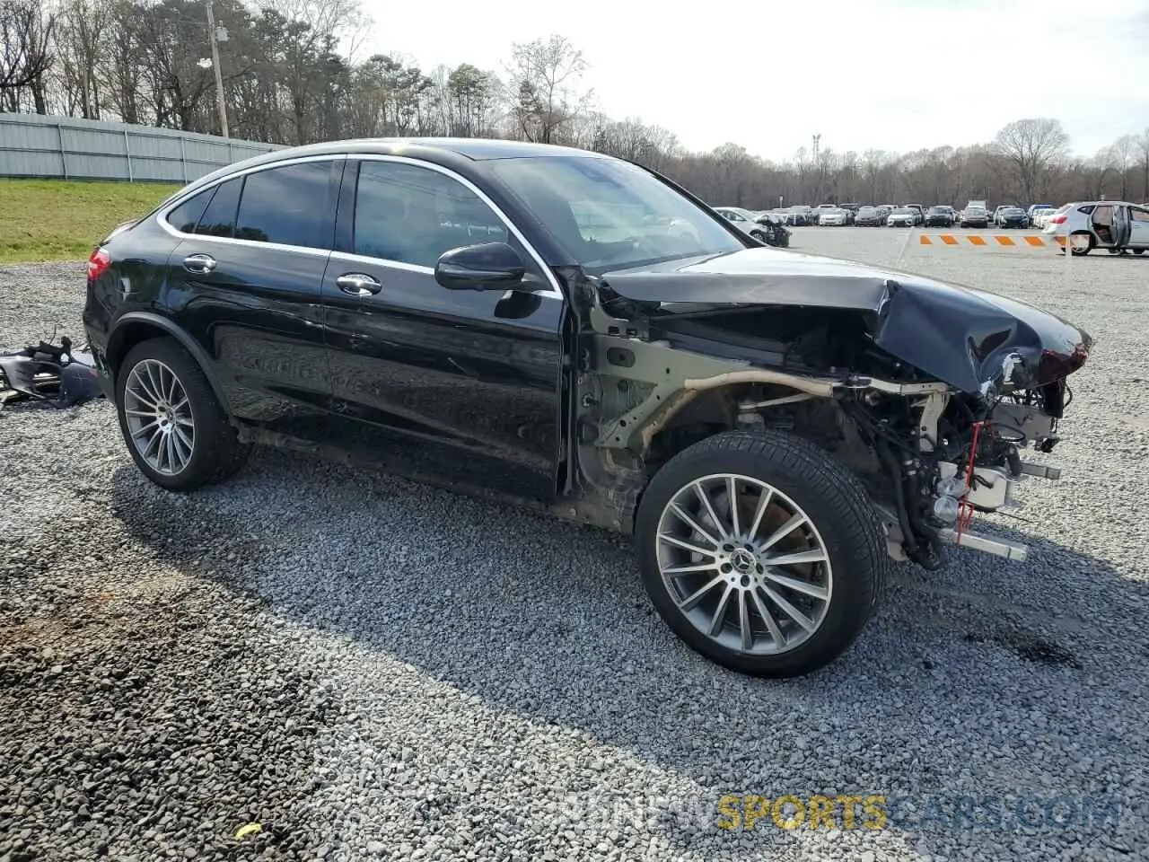 4 Photograph of a damaged car WDC0J4KB8KF598819 MERCEDES-BENZ GLC-CLASS 2019