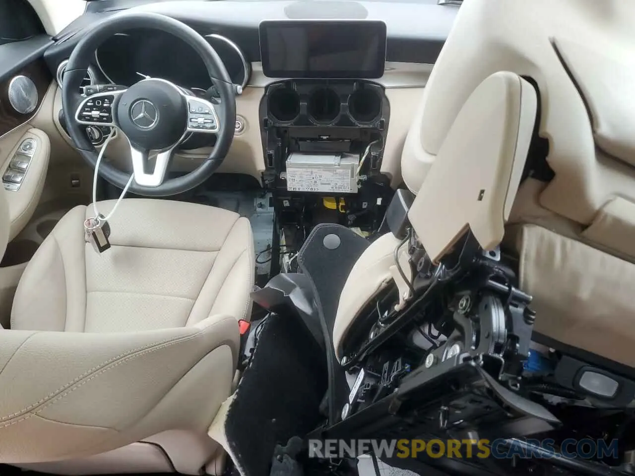8 Photograph of a damaged car W1N0G8EB3LF764830 MERCEDES-BENZ GLC-CLASS 2020