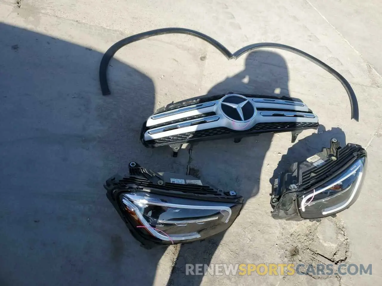 13 Photograph of a damaged car W1N0G8EBXLF837899 MERCEDES-BENZ GLC-CLASS 2020