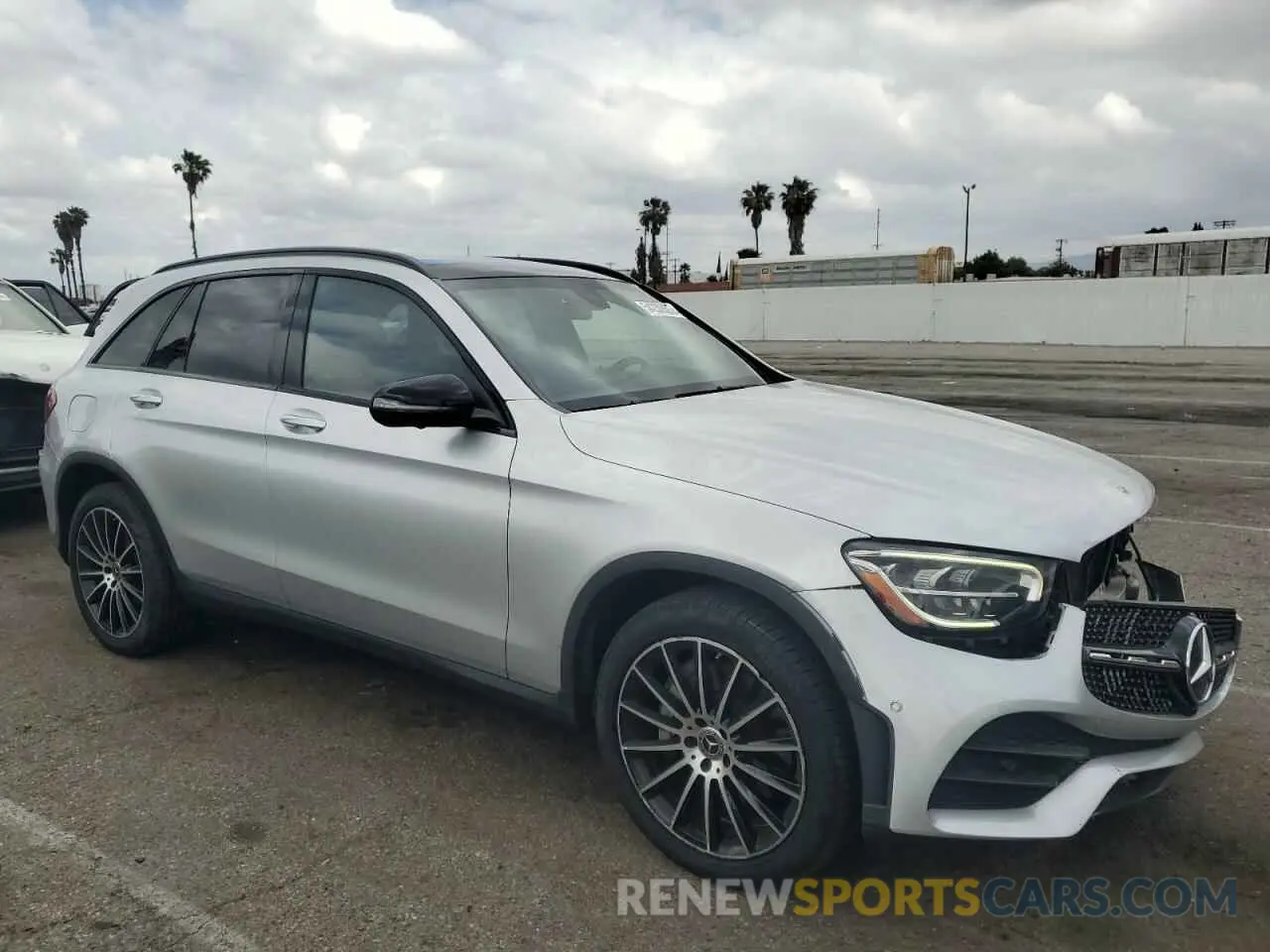 4 Photograph of a damaged car WDC0G8DB0LF694562 MERCEDES-BENZ GLC-CLASS 2020